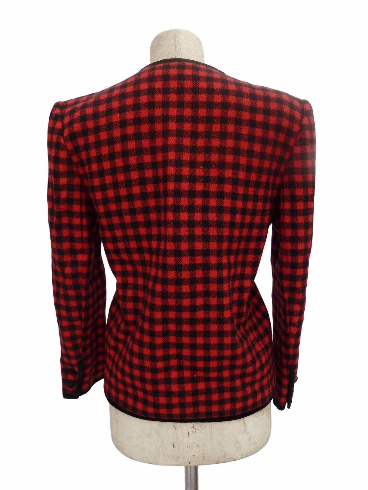 Valentino Boutique Vintage 80s wool check jacket Black and red 100% wool Size 40 In Excellent Condition For Sale In Brindisi, IT