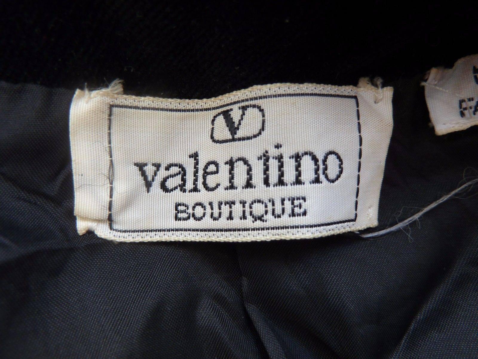 Valentino Boutique Vintage 80s wool check jacket Black and red 100% wool Size 40 For Sale 1