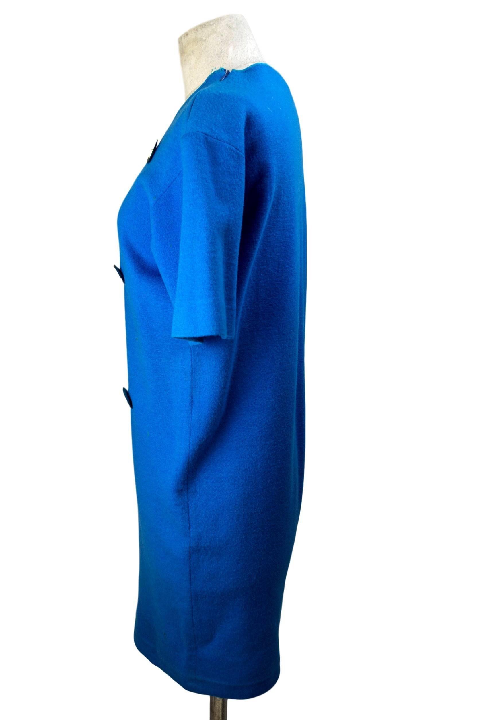 Gianfranco Ferrè vintage 70s blu tunic dress. Special gold buttons double row make it special.

Size: 44 it

Measures:

Shoulders:44 cm
Armpit to armpit:50 cm
Total lenght:87 cm
Sleeves:22 cm
Condition:excellent vintage condition

Fabrication:100%