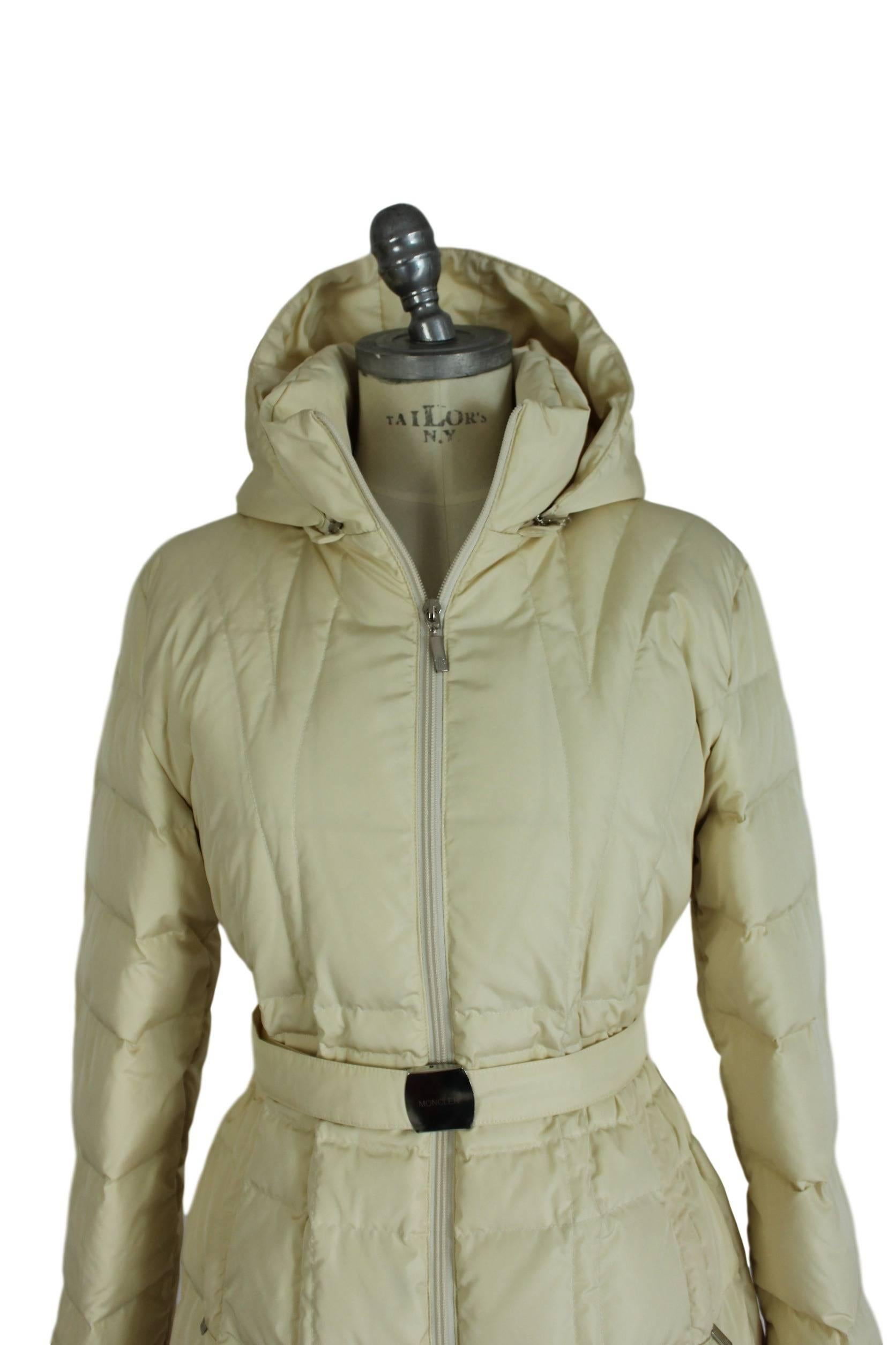 Moncler long puffer down quilted coat parka belted women's white pearl size 1 In Excellent Condition In Brindisi, IT