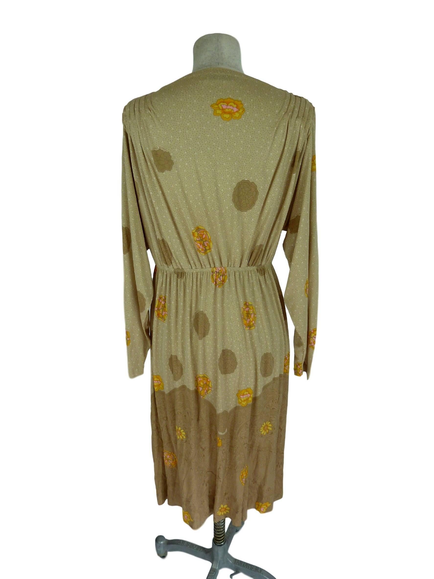 De Parisini 1970s dress floral 100% silk wrap beige women's size 12 UK vintage In Excellent Condition In Brindisi, IT