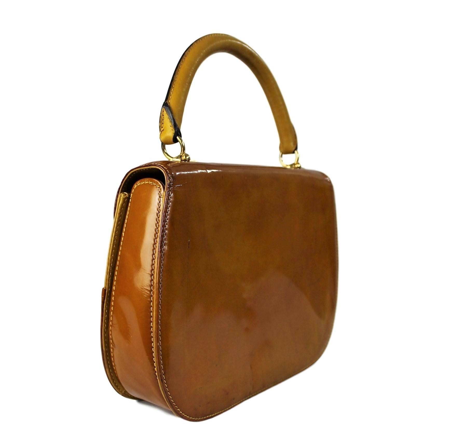 1960s Gucci Beige Caramel Bamboo and Leather Handbag Numbered In Excellent Condition In Brindisi, IT