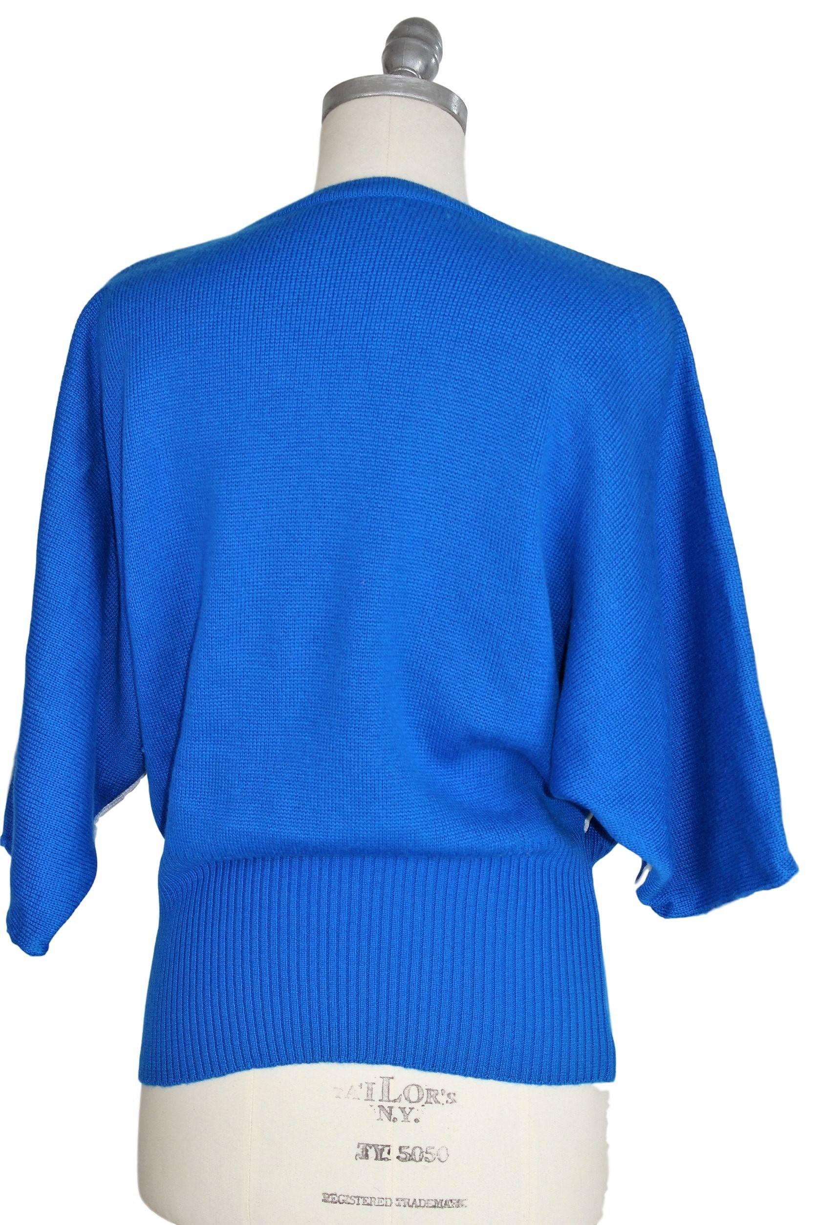 Pierre Cardin Paris Batwing Blue V-Neck Sweater, 1980 In Excellent Condition For Sale In Brindisi, IT