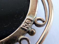 1900s Century Italian Brooch Onix Blanck and Gold Micromosaic