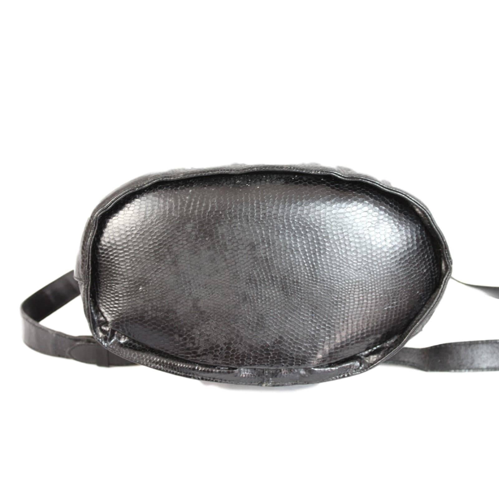Salvatore Ferragamo Bucket Black Python Snake Skin Leather Italian Shoulder Bag In Good Condition For Sale In Brindisi, IT