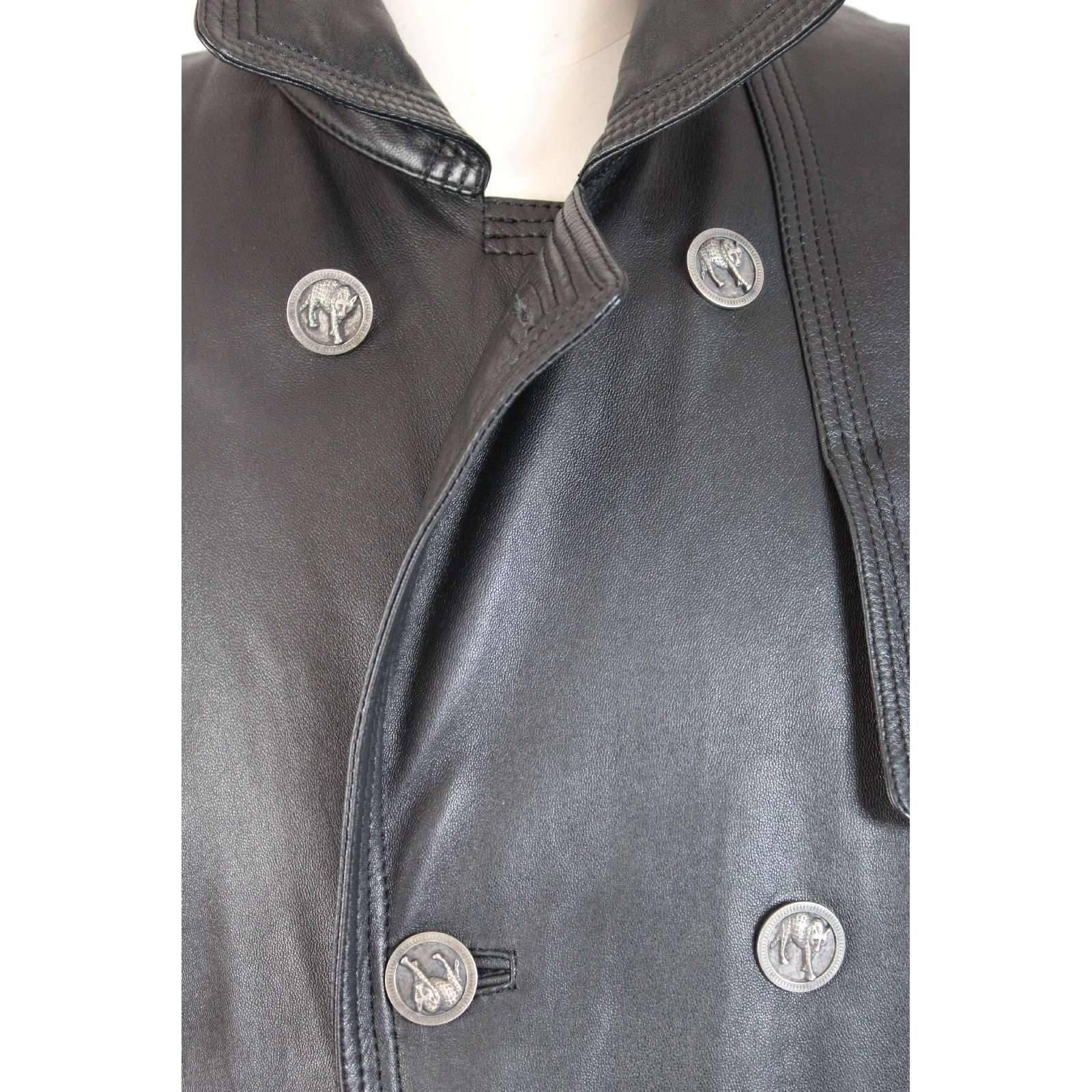 Versus Gianni Versace black leather motorcycle raincoat trench coat size 38/52 In Excellent Condition For Sale In Brindisi, IT