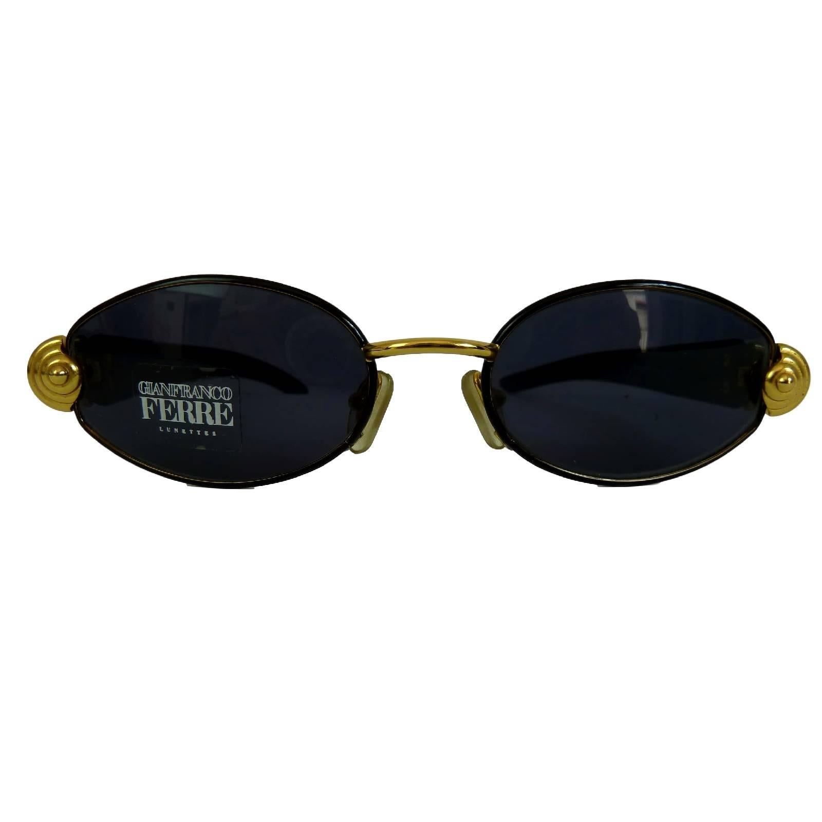 Gianfranco Ferre vintage sunglasses GFF 270/S bone and metal gold 1980s black shape. Made in italy rare model shell with old hardware. Bone material.

Eye size: 52 mm
Bridge: 19 mm
Temple Lenght: 140 mm

Material: Bone
Color: Black
Model: GSS 270/S
