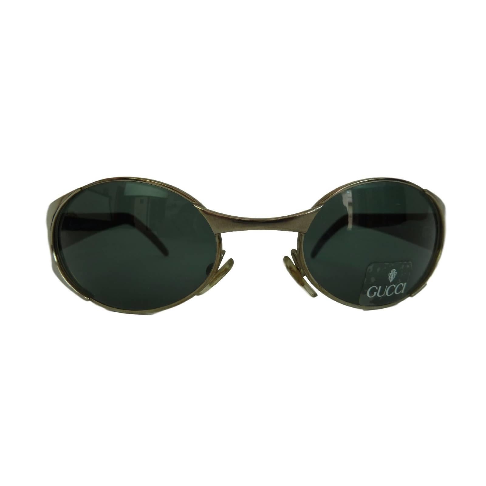 Gucci vintage sunglasses GG2378/S shell tortoise and green shape whit metal frame silver color at mirror. Shell in bone material made in italy. Rare model 1980s

Eye size: 56 mm
Bridge: 21 mm
Temple Lenght: 120 mm

Material: Bone and metal
Color: