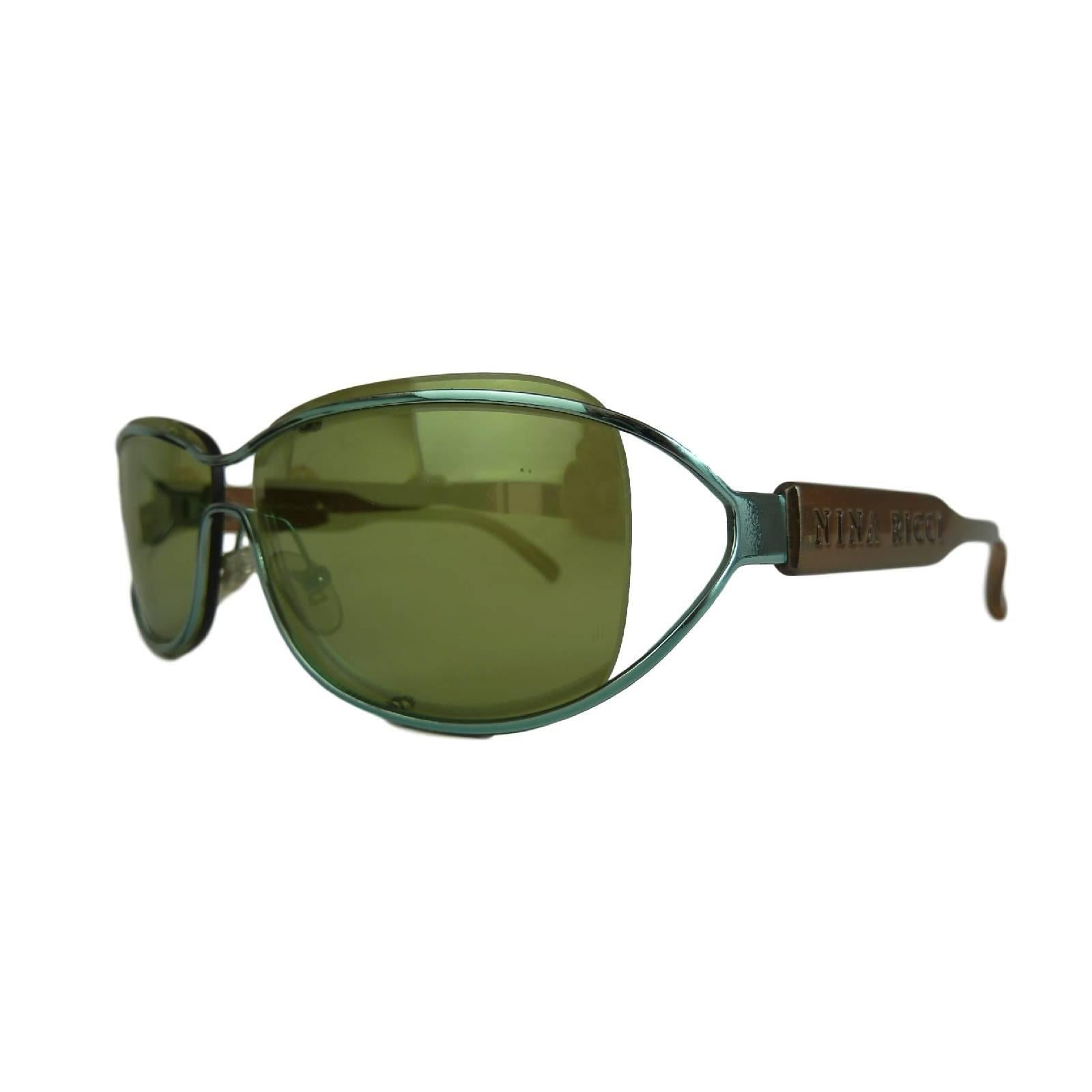 Nina Ricci vintage sunglasses NR 3477 green and brown polycarbonate 1980s women’s, made in france. Icon for 1980s sunglasses style. 100% UV Protection

Size:

Eye size: 55 mm
Bridge: 15 mm
Temple Lenght: 130 mm

Model: NR 3477 E011 F1062

Condition: