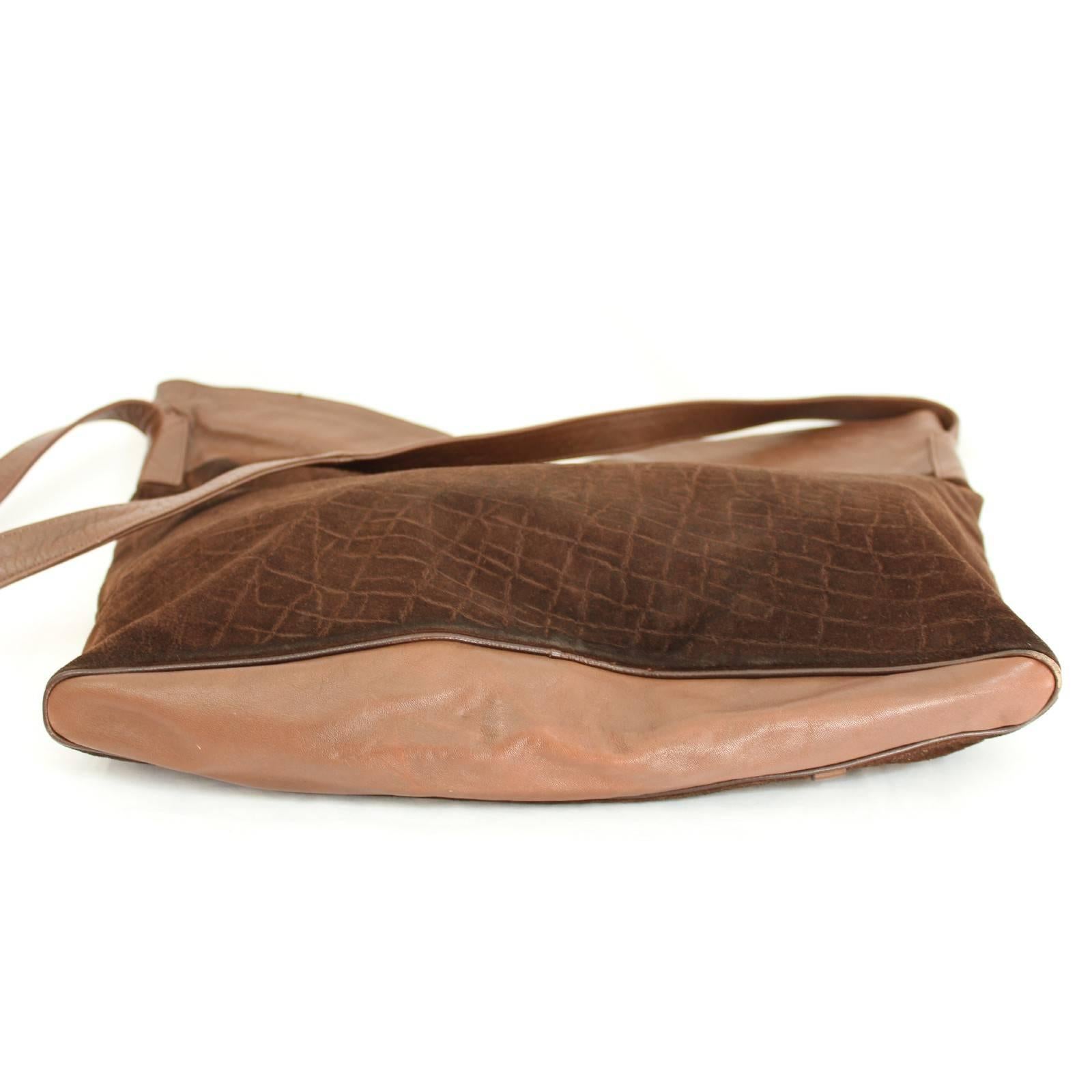Ted Lapidus Paris brown leather tote bag with zip closure shoulder strap, made France.

Length: 34 cm
Width: 44 cm
Depth: 4 cm

Color: brown
Composition: leather
Condition: Excellent Condition
