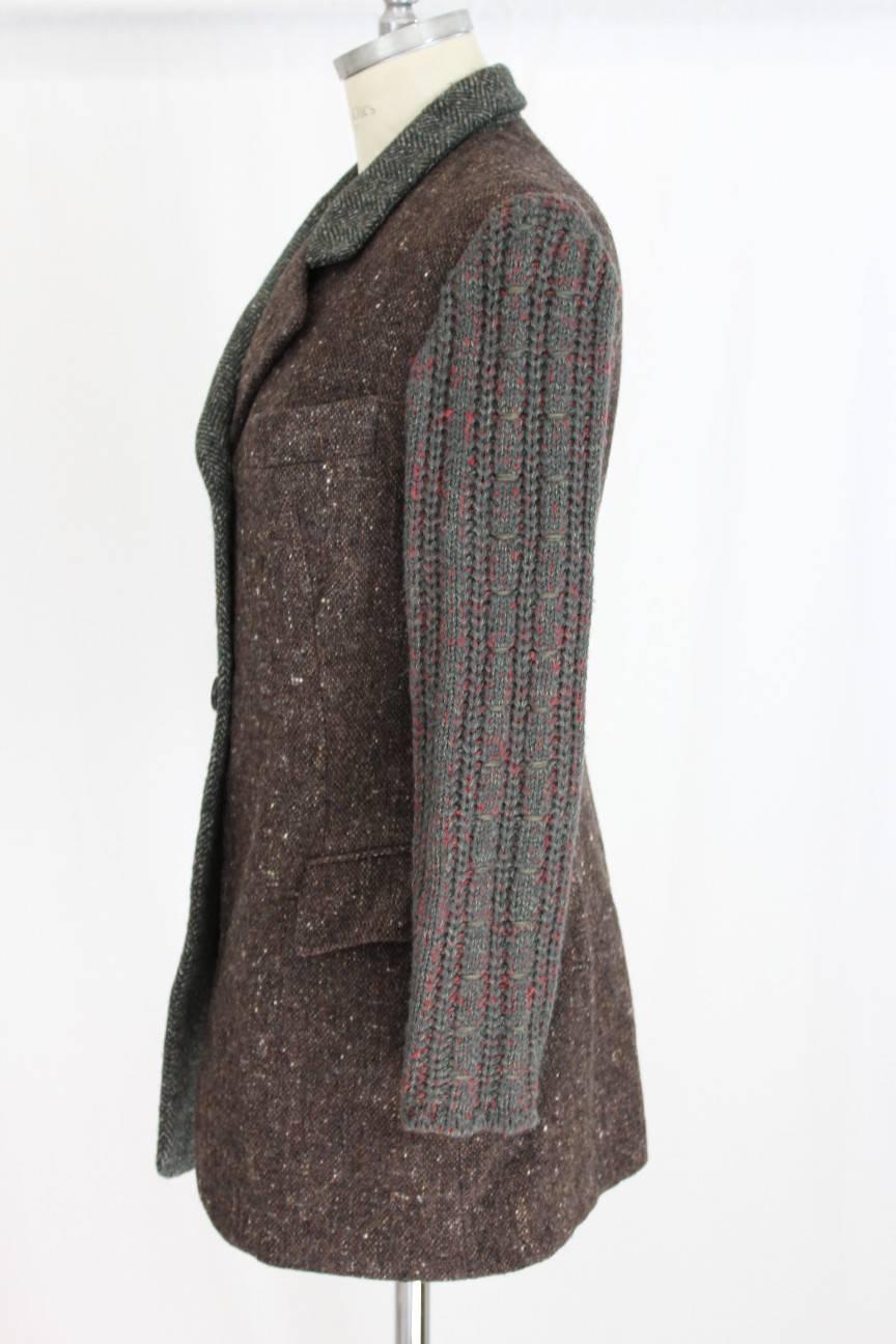 Dolce & Gabbana wool woman’s jacket, the jacket is half green, half brown, tweed fabric, wool sleeves, wool and silk fabric, size 42, two pockets on the hips.

Size: 42 It 8 Us 10 Uk

Shoulder: 42 cm
armpit to armpit: 49 cm
Sleeve: 60 cm
Length: 87
