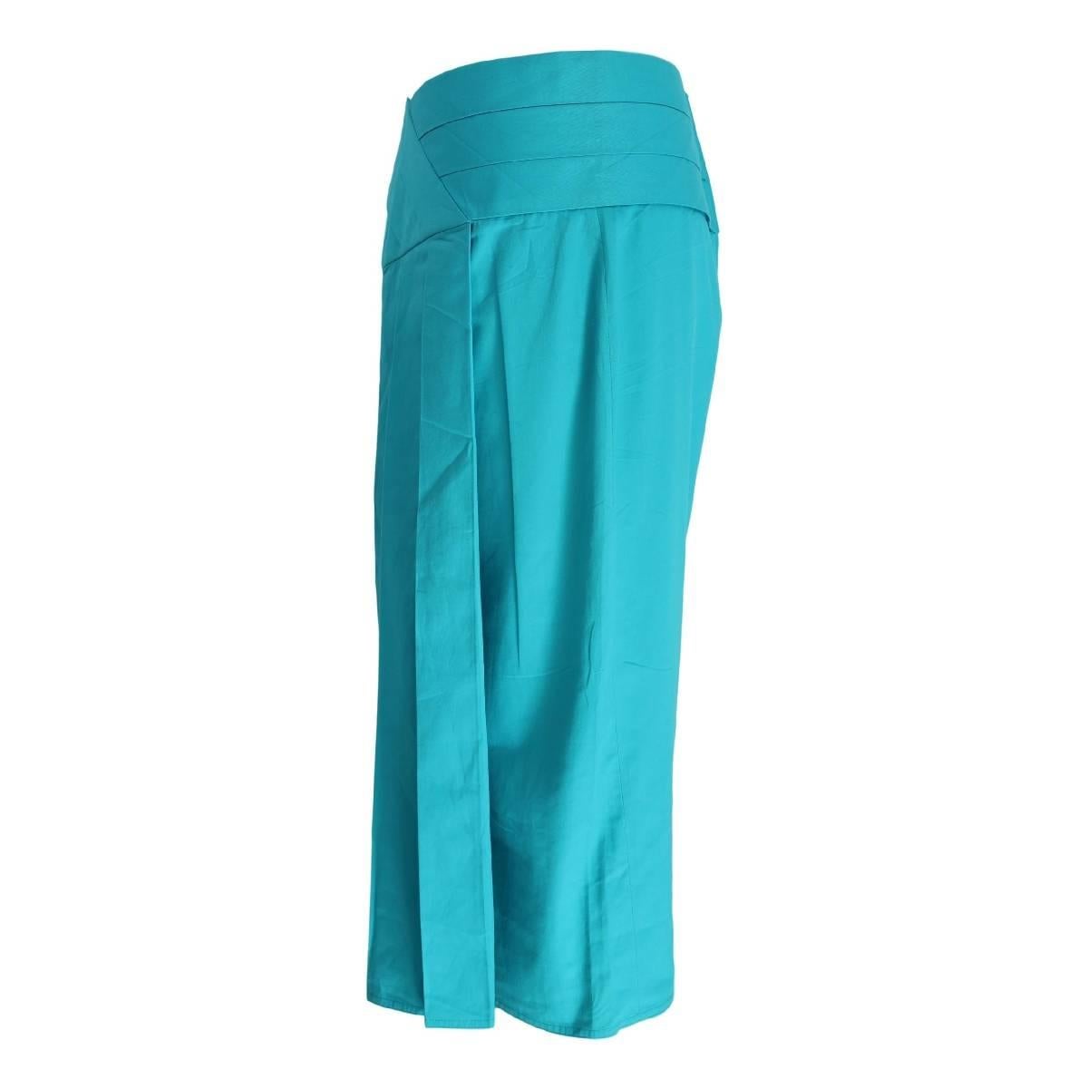 Alberta Ferretti long skirt knee light blue, 100% cotton, the skirt has creases on the front.

Size: 46 It 42 F / D 14 GB 12 US

Waist: 39 cm
Length: 79 cm

Color: light blue
Composition: 100% cotton
Conditions: excellent conditions