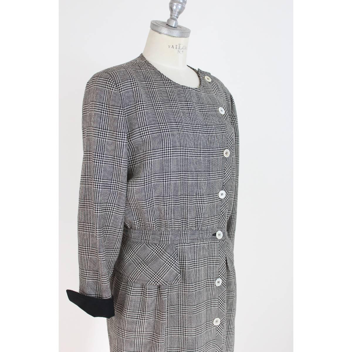 Valentino vintage wool check dress black and white size 48 mother of pearl butto In Excellent Condition In Brindisi, IT