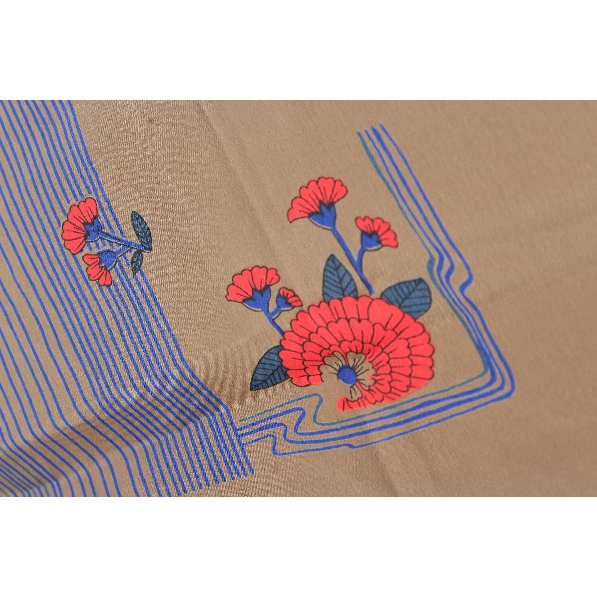 Valentino silk brown red scarves handmade flower made italy 134×134 CM vintage In Excellent Condition In Brindisi, IT