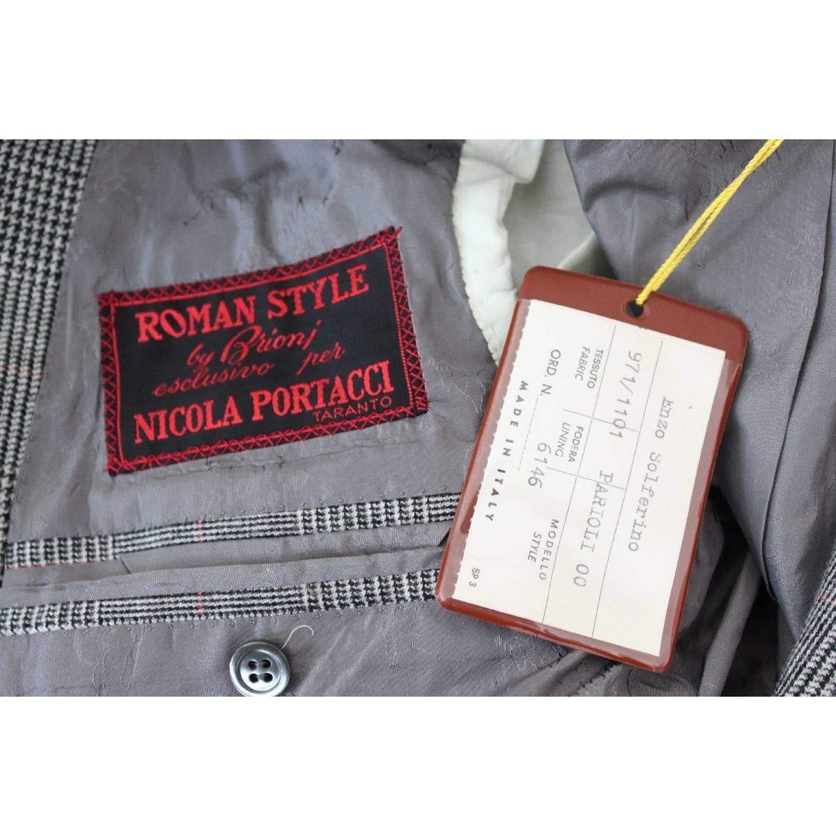 Brioni vintage prince of wales men’s slim fit gray suit, made in italy For Sale 4