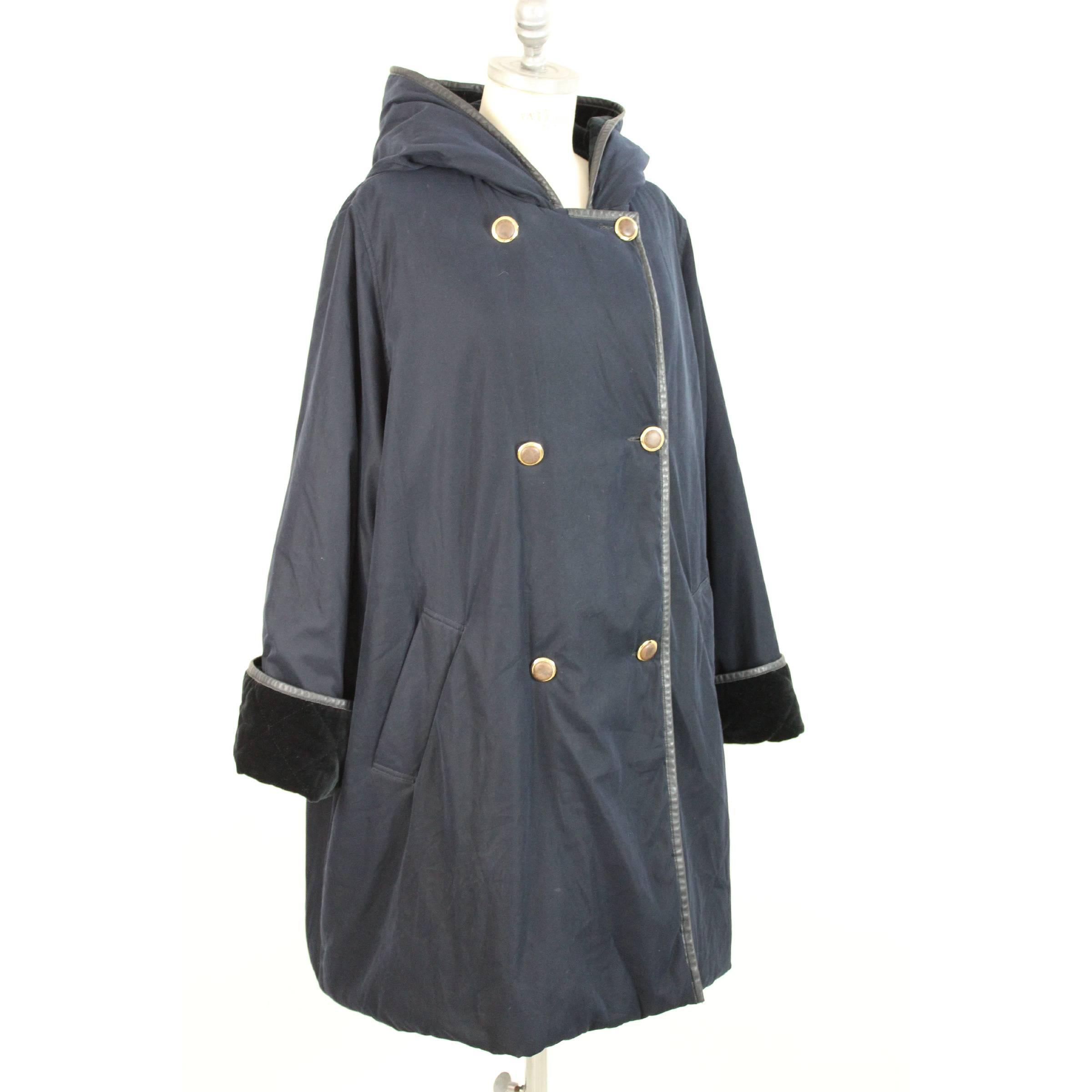 Max Mara Poncho Double Breasted Quilted Blue Italian Coat, 1990s In Excellent Condition For Sale In Brindisi, IT