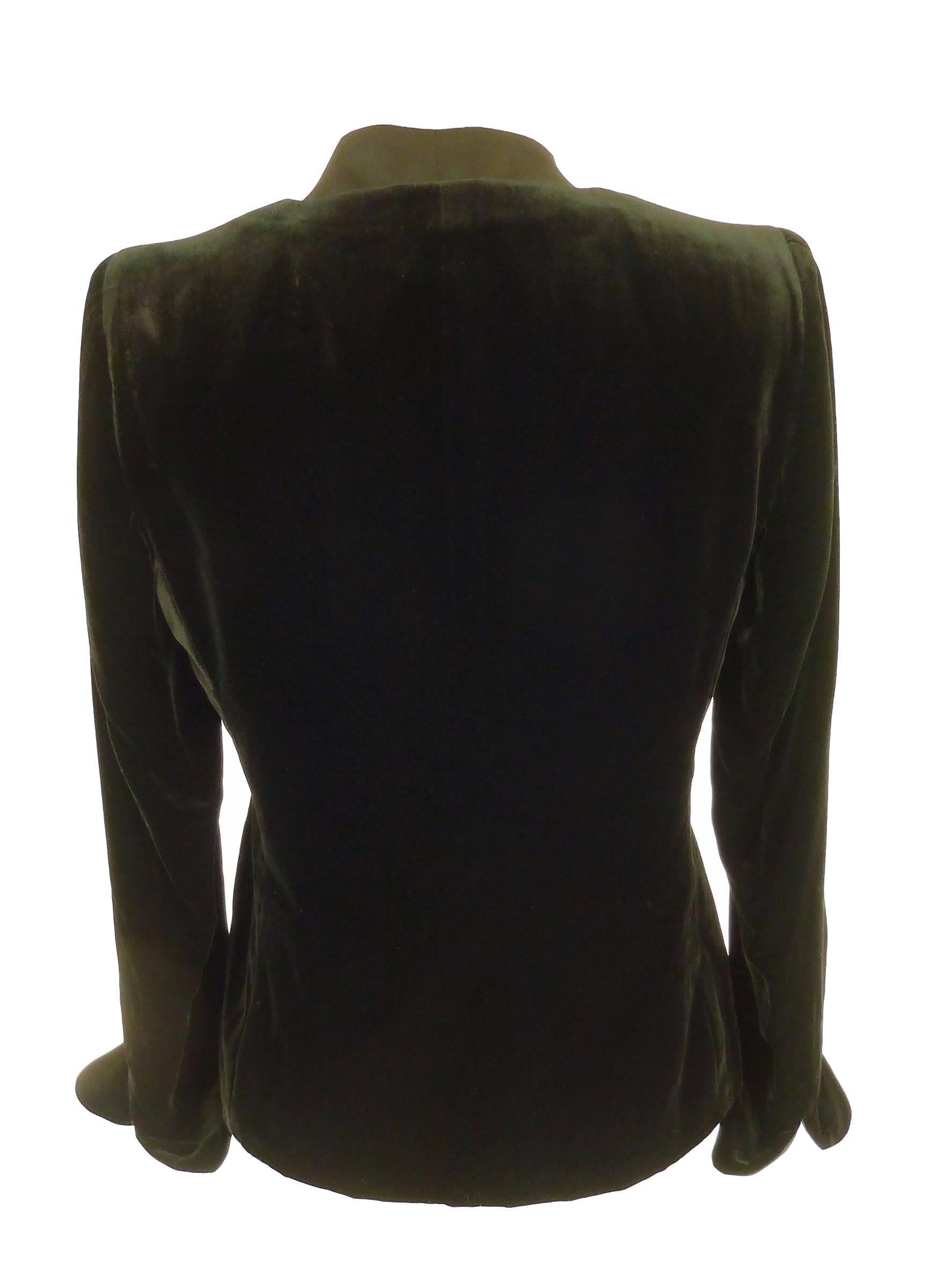 Luisa Spagnoli vintge 1992s black jacket in velvet and silk. Bow shaped button closure with precious Swarovski gems. 

Black – silk viscose – size 44 (IT) = 38 (DE/NL)

Shoulder: 44 cm. 
Armpit to armpit: 48 cm. 
Sleeves: 59 cm. 
Length: 62 cm