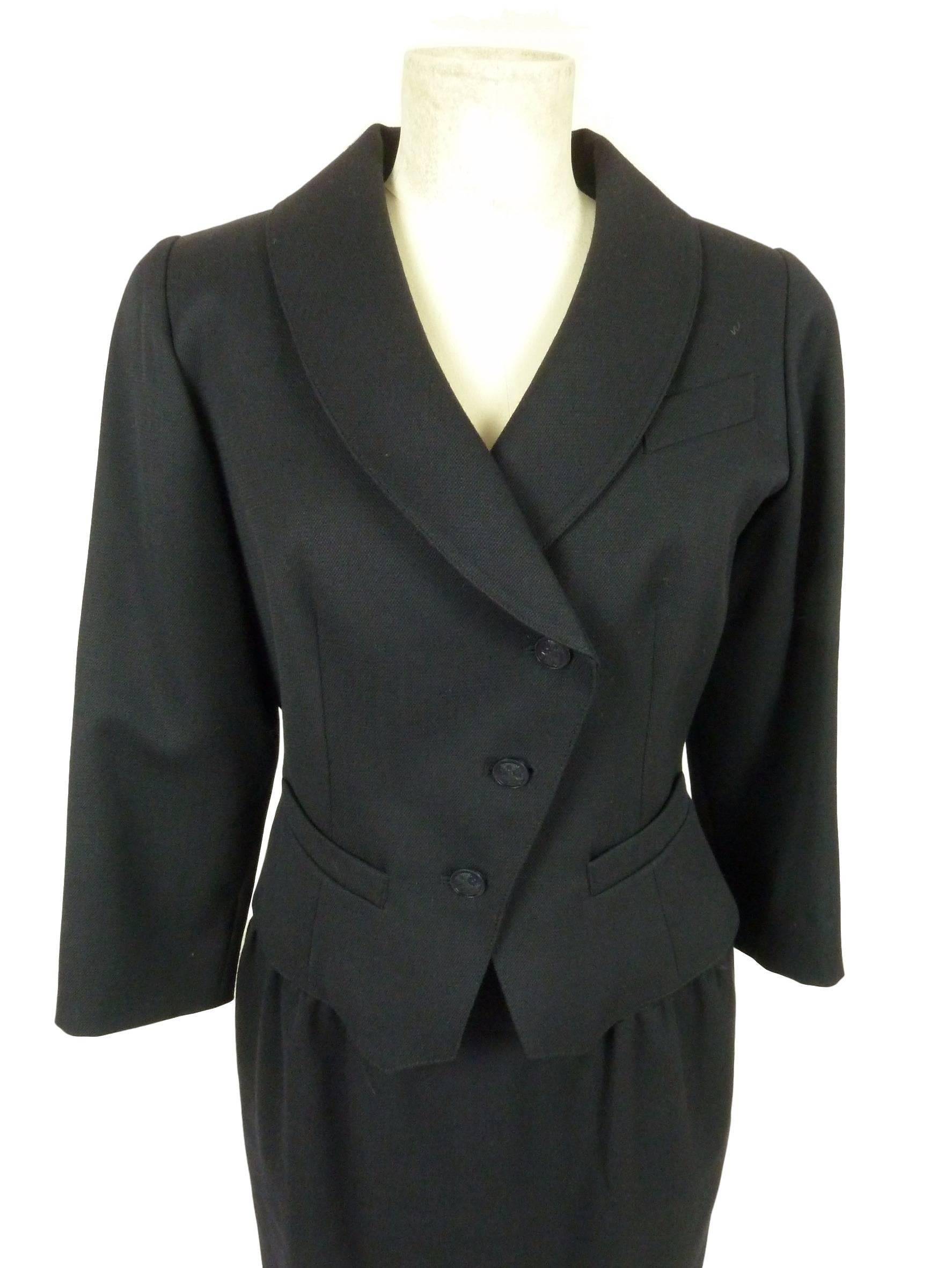 Set dress vintage 1980s Fendi 365 skirt and jacket. Double breasted jacket, skirt with tucks at waist. Logoed buttons. 

Size: 44 (IT) = 38 (DE/NL). 

Jacket. 
Shoulder: 42 cm. 
Armpit to armpit: 46 cm. 
Sleeve: 50 cm. 
Length: 56 cm. 

Skirt.
