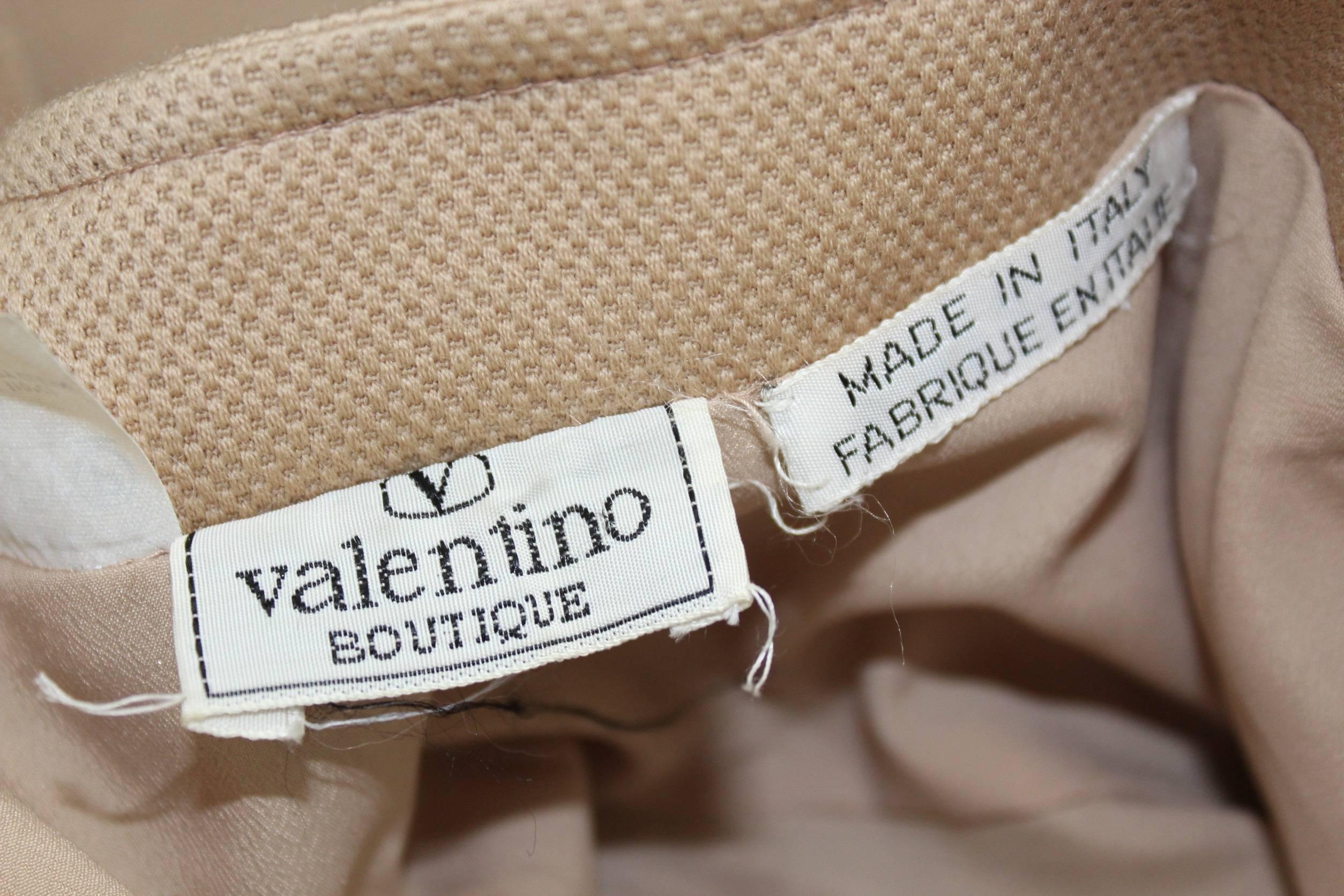 1980s Valentino Boutique Beige Cotton Jacket Short Mother Pearl Buttons For Sale 4