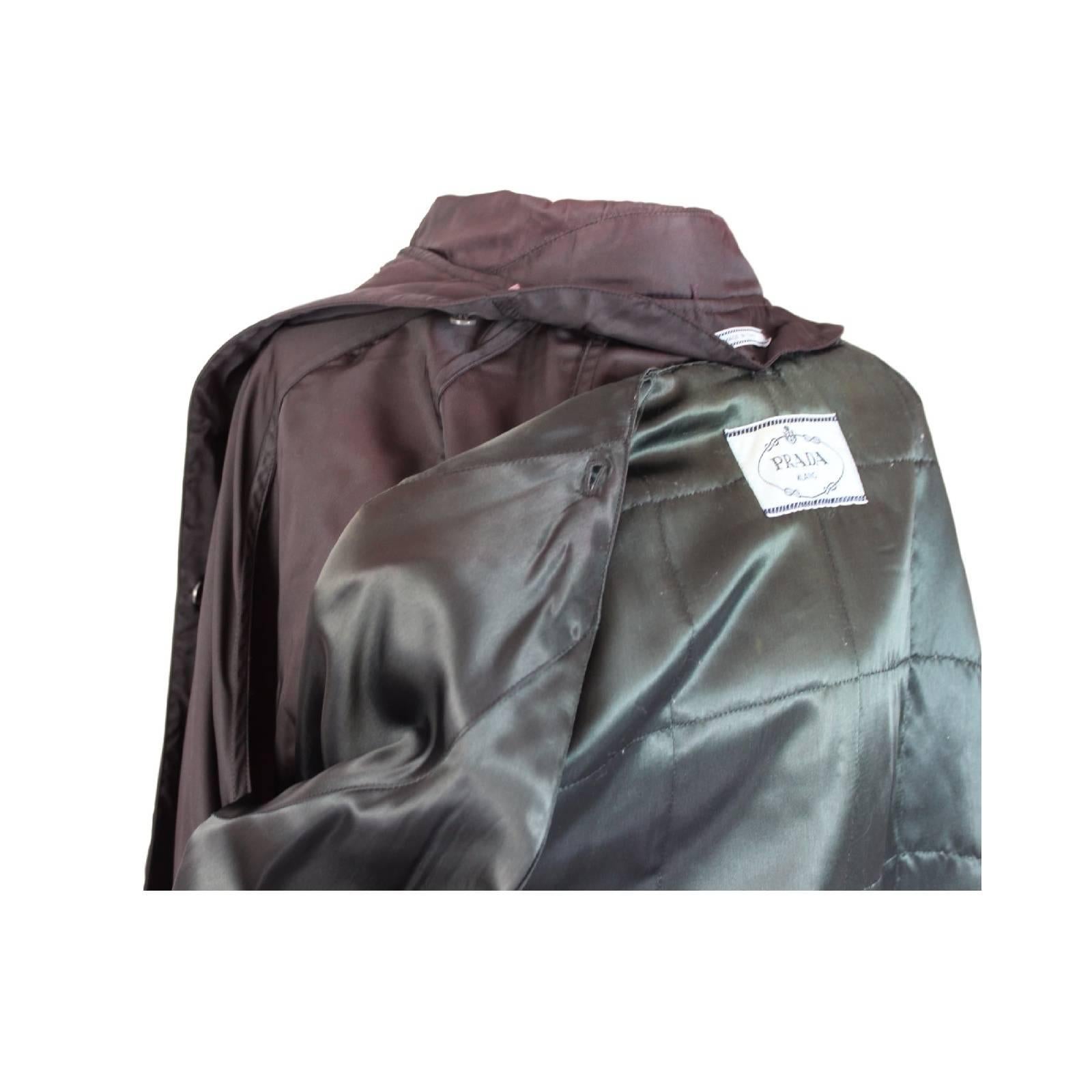 1990s Prada waterproof brown trench coat raincoat size S women’s  In Excellent Condition For Sale In Brindisi, IT