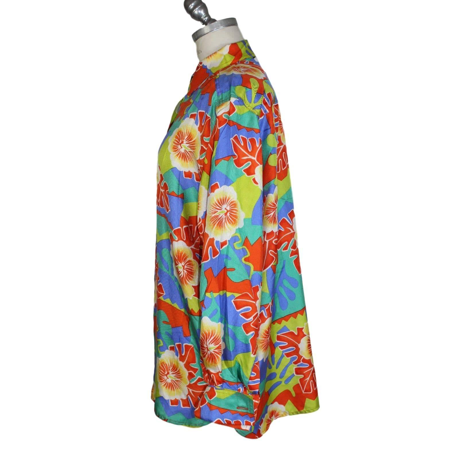 Nazareno Gabrielli multicolored silk flowered shirt with cuffed cuffs and twin closure.

Size 44 (IT)
Measures
Shoulder: 44 cm
Armpit to armpit: 58 cm
Length: 77 cm
Sleeves: 59 cm

Composition: 100% silk
Color: multicolor
Condition: excellent