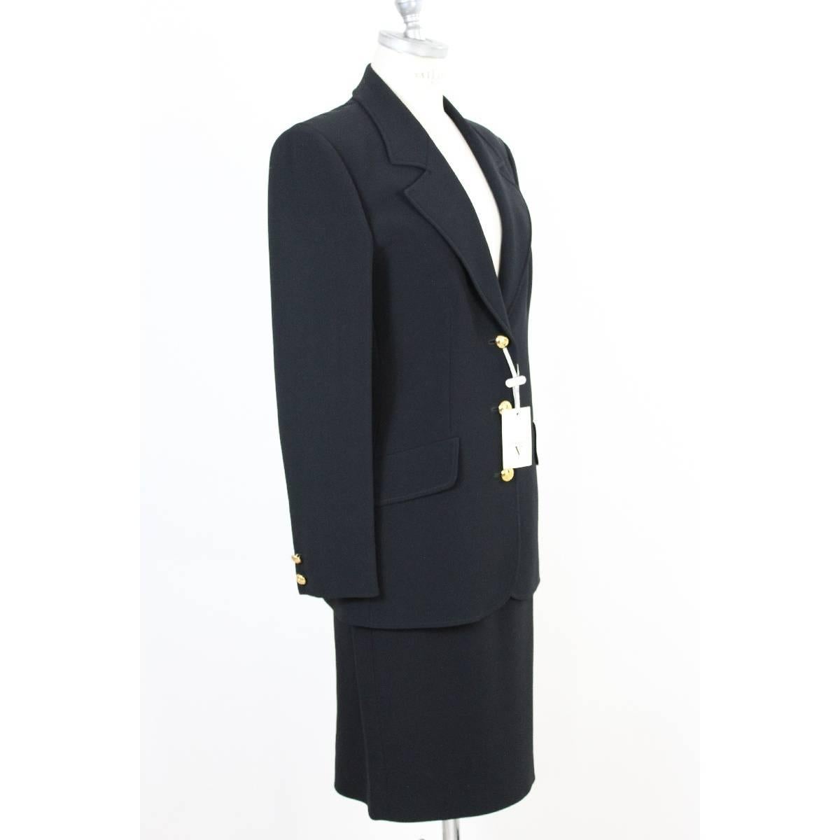 Valentino Classic Complete Black Viscose Italian Skirt Suit, 1990s In New Condition For Sale In Brindisi, IT