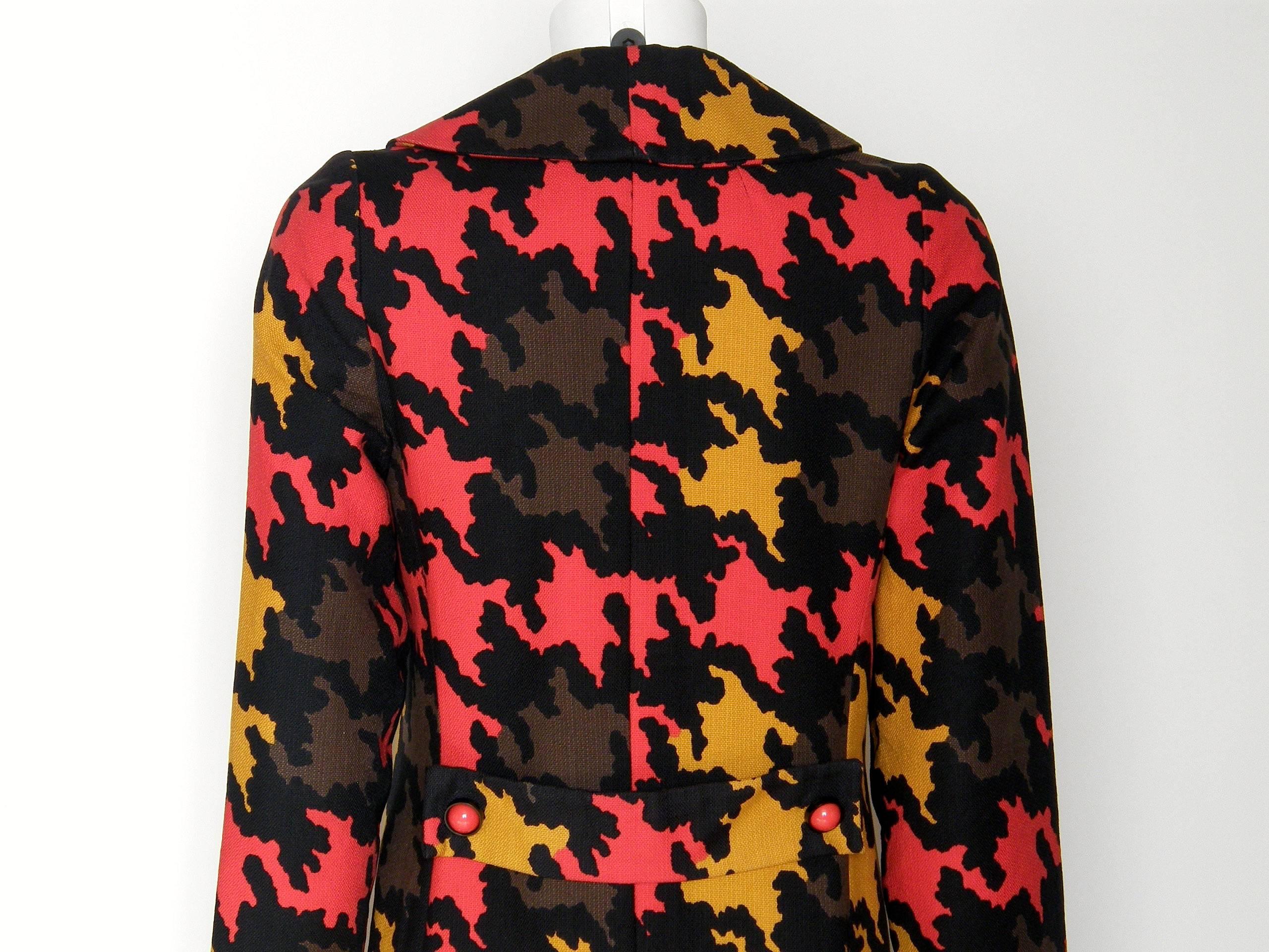 Mod Coat with Abstract Op Art Houndstooth Print Fabric For Sale 1
