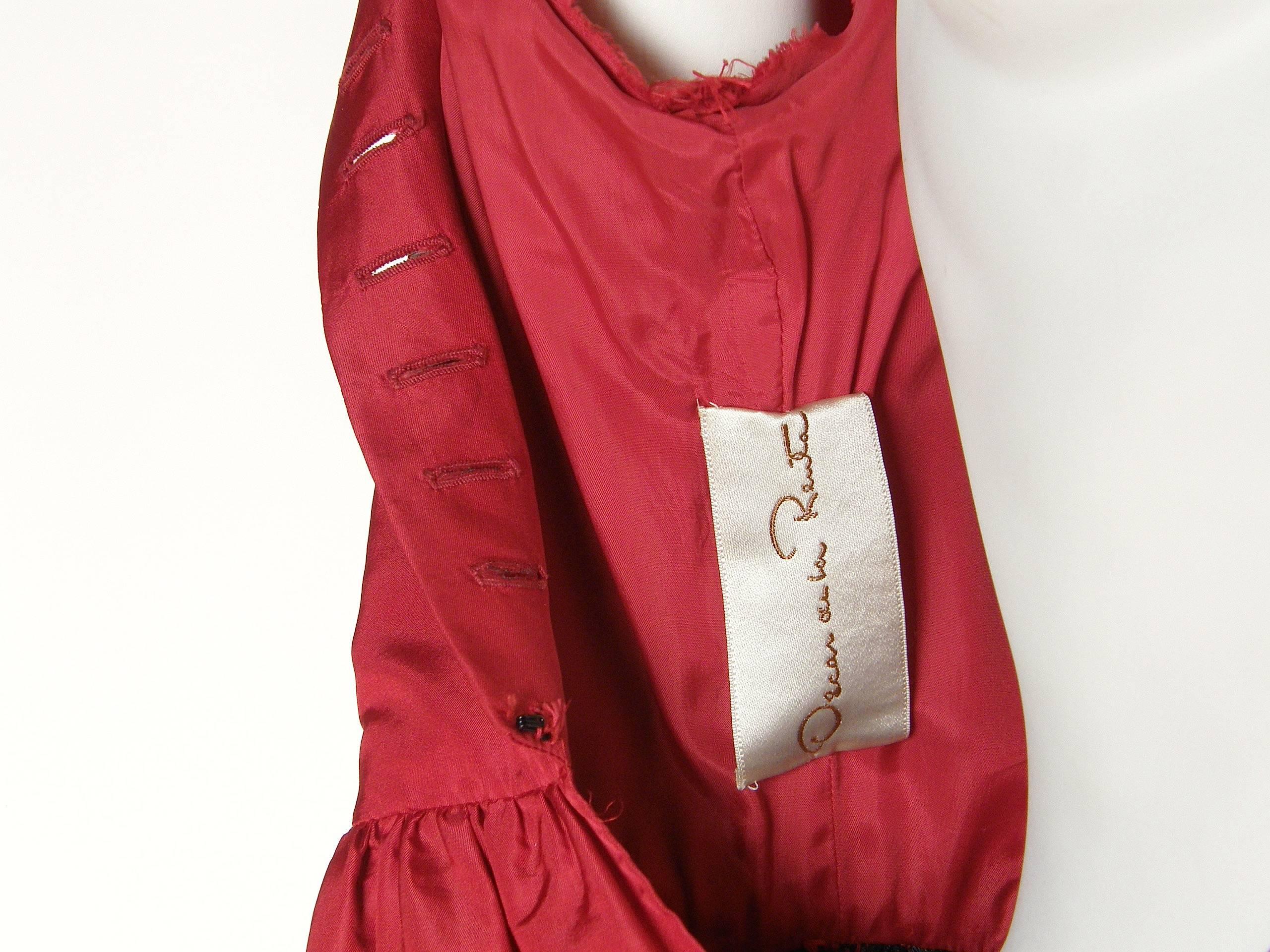 Oscar de la Renta Red Silk Taffeta Gown with Tiered Skirt and Ruffled Cuffs For Sale 3