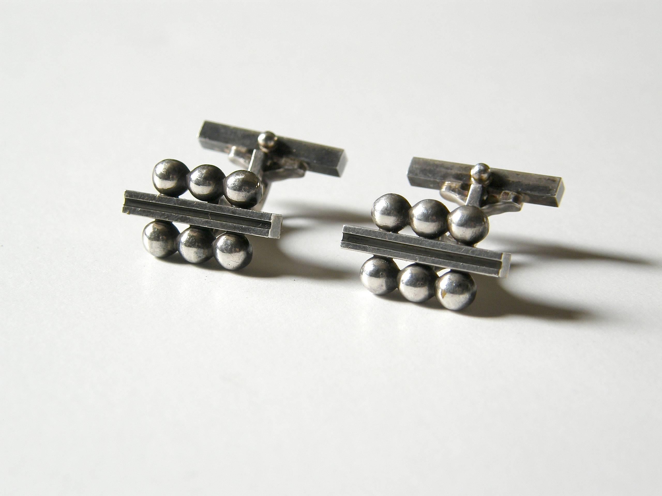 Geometric sterling cufflinks designed by Harald Nielsen for Georg Jensen.

The fronts of the cufflinks measure 5/8