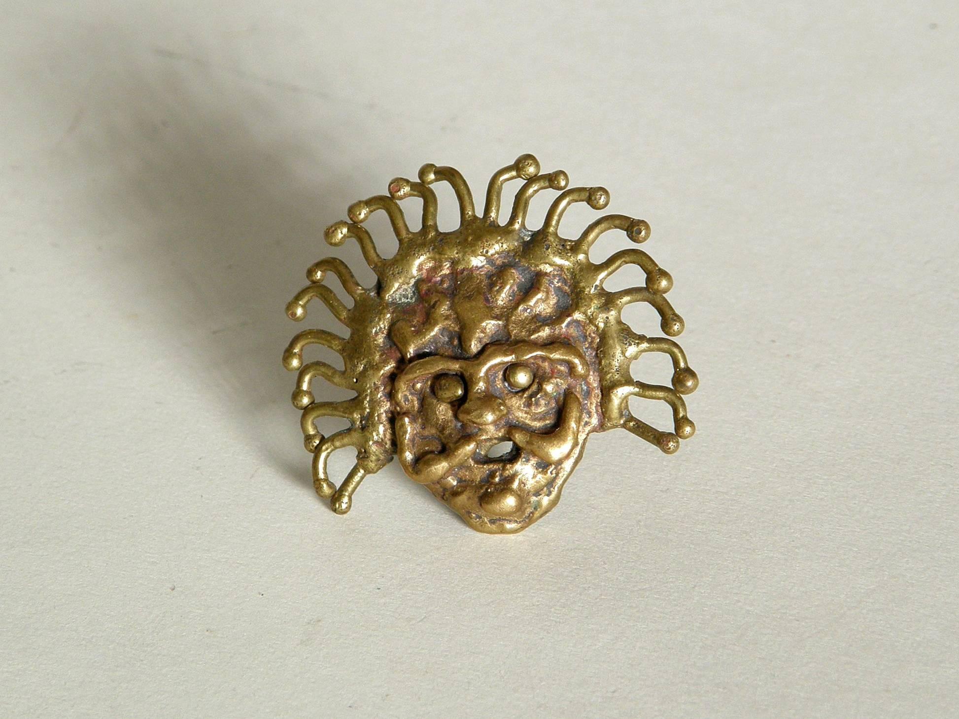 Brutalist Hand Wrought Brass Face Ring In Excellent Condition In Chicago, IL
