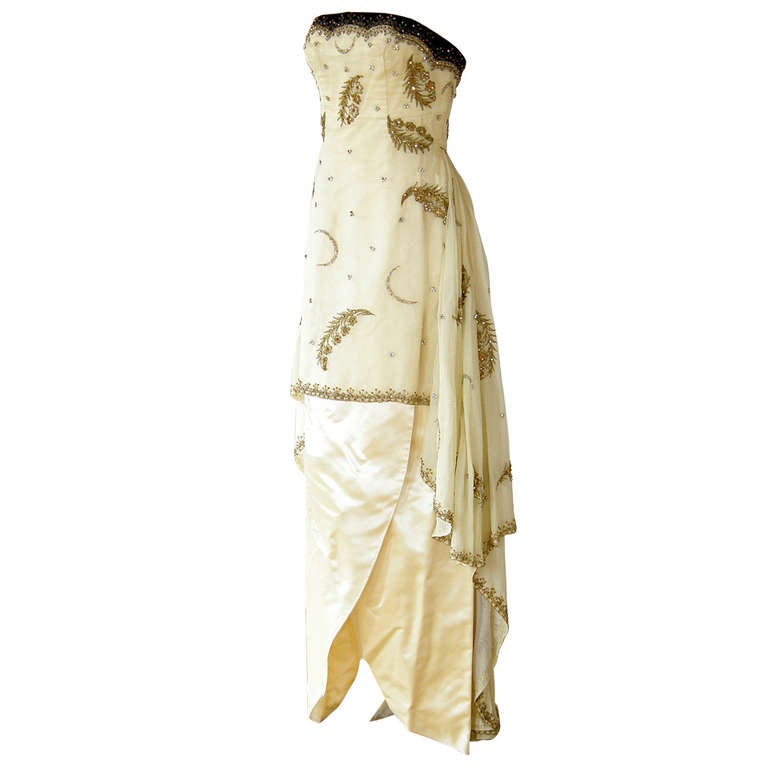 Cecil Beaton - Robe de soirée sans bretelles en satin de soie et mousseline  de soie perlée avec strass - En vente sur 1stDibs