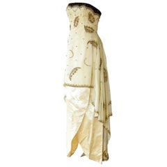 Abito da sera senza spalline Cecil Beaton in raso di seta e chiffon con perline e strass