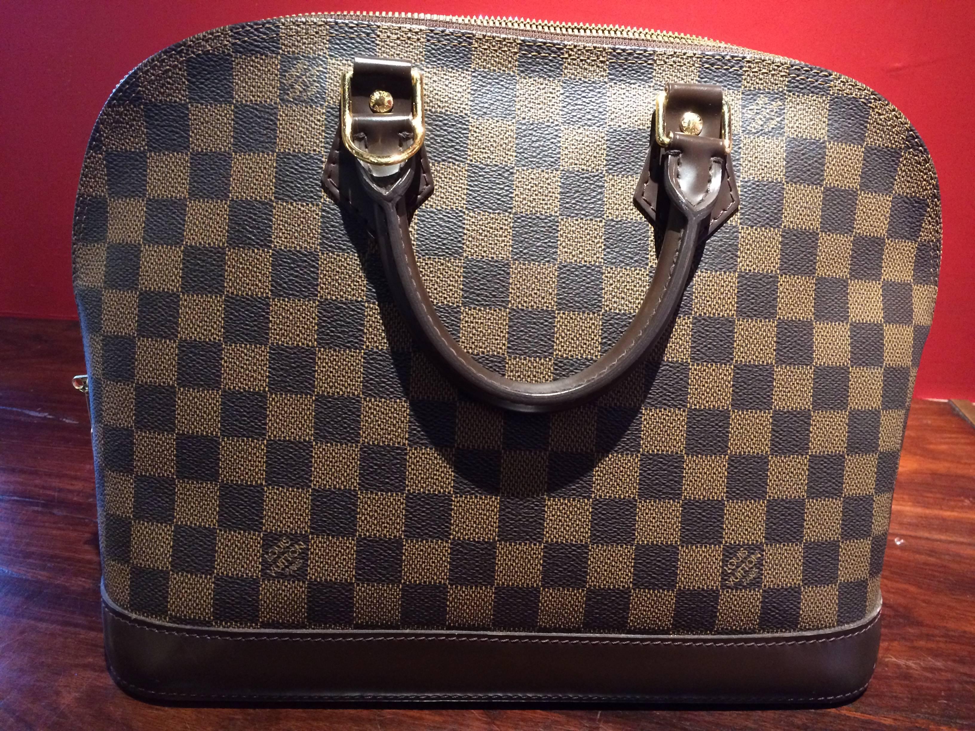 Damier Alma PM Handbag In Excellent Condition For Sale In Shrewsbury, Shropshire