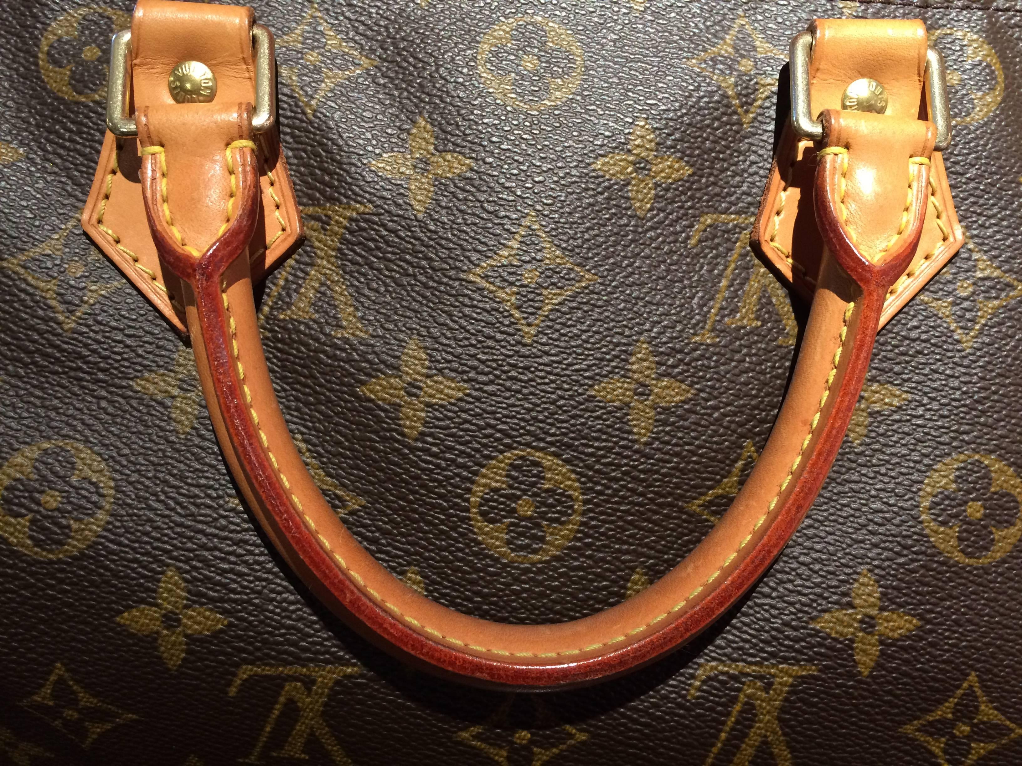 Vintage Louis Vuitton Speedy 30 Handbag. 
Monogram canvas with leather trim.
One flat pocket in the interior.
Includes original padlock (no keys).

