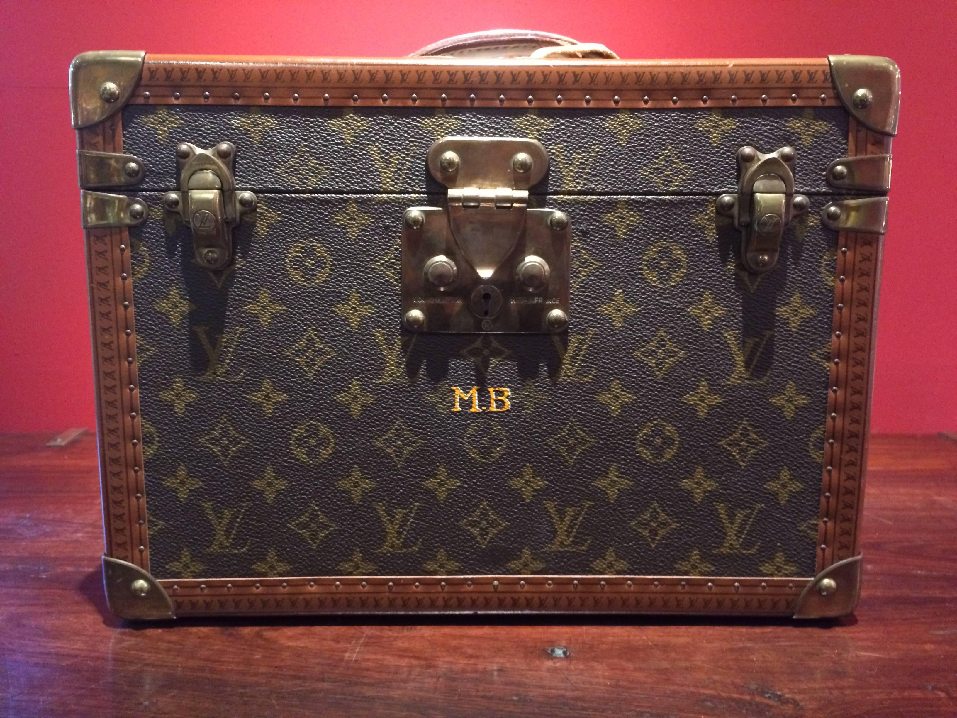 Vintage Monogramed Toiletry case. 
Original personalised Initials MB stamped in gold on the front.
Original Luggage tag.
Brass fittings.
Leather top handle.