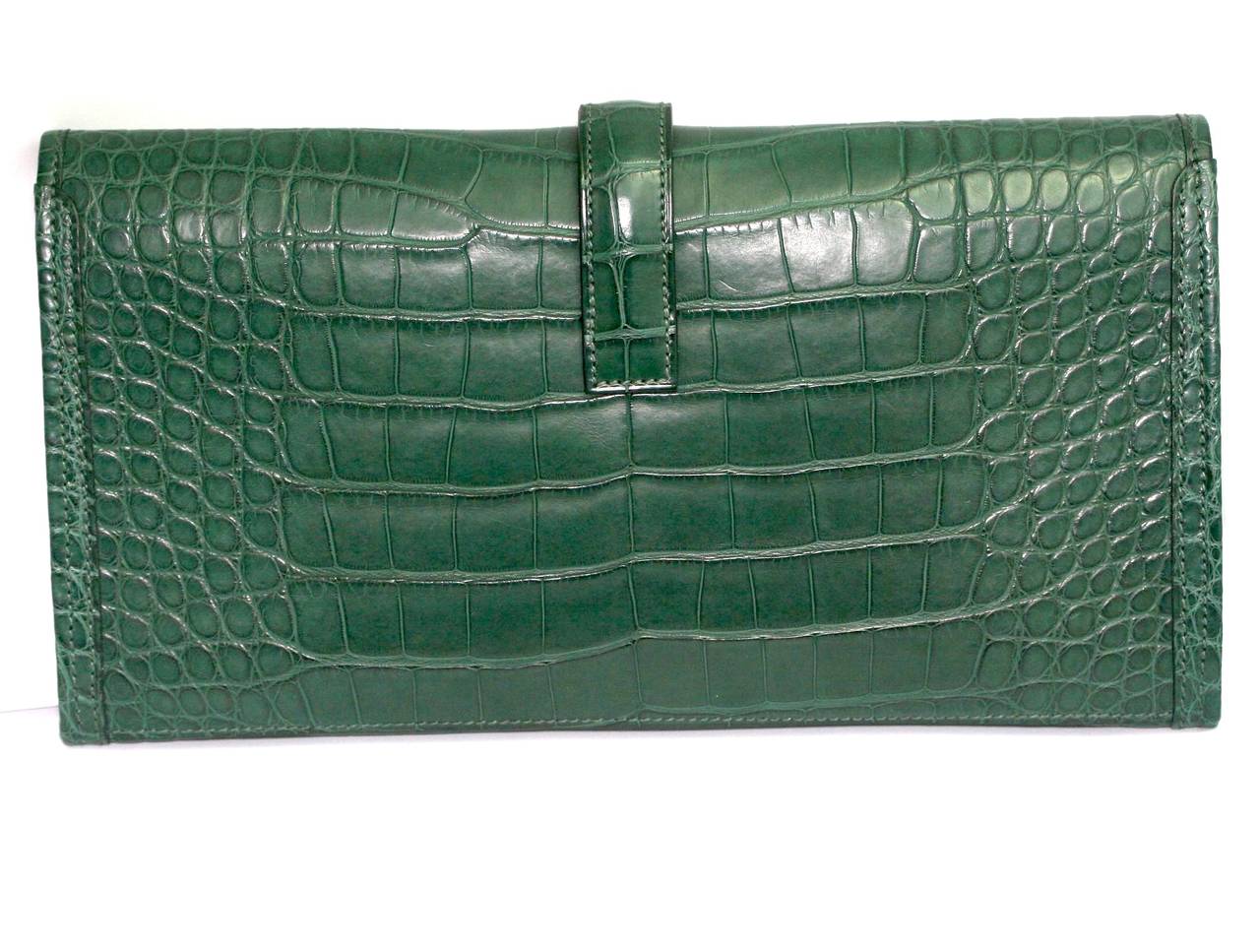 Women's HERMES Jigé Titian green alligator and Aztec blue For Sale