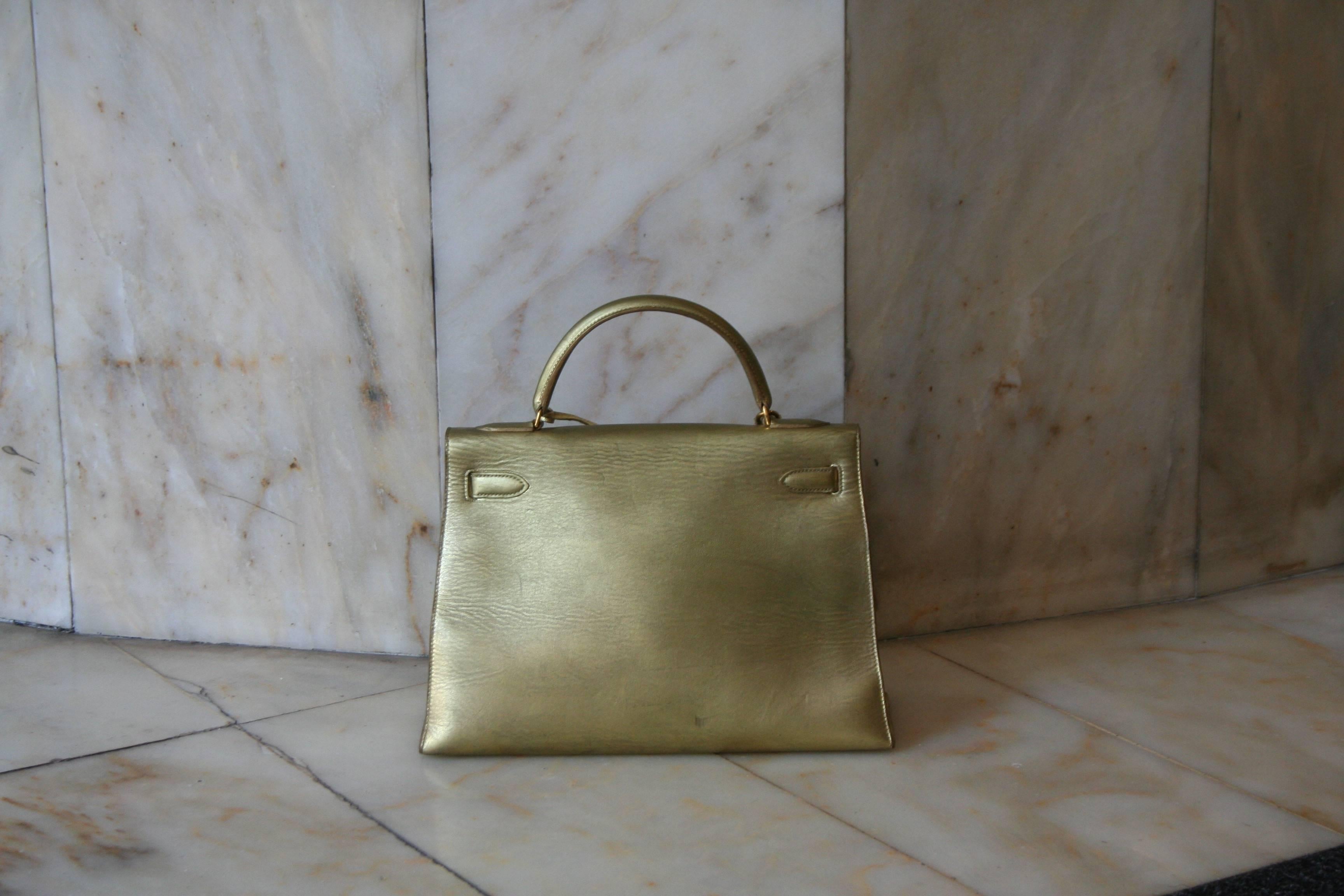 HERMES Kelly 32', Golden Colour, lining in lamb, gold hardware, key fob & padlock, handle. This bag was made for the decoration by Leila Menchari of the windows of Hermes in 1992. She did order to Hermes unique pieces by the choice of the skin