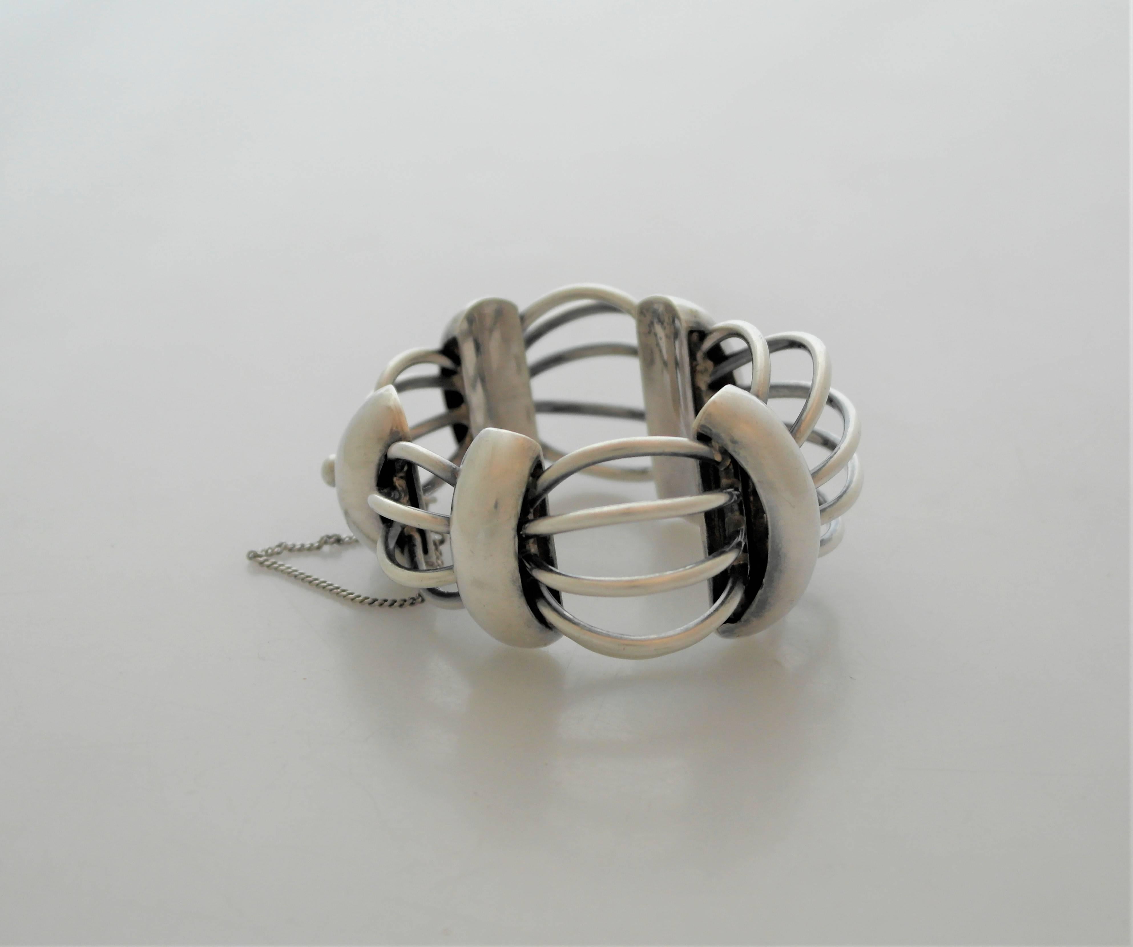Being offered is a circa 1960 sterling silver bracelet made by Antonio Pineda of Taxco, Mexico. This example is known as the birdcage design; made of heavy gauge silver links. Tongue & box closure with security chain. Wearable wrist size is 6