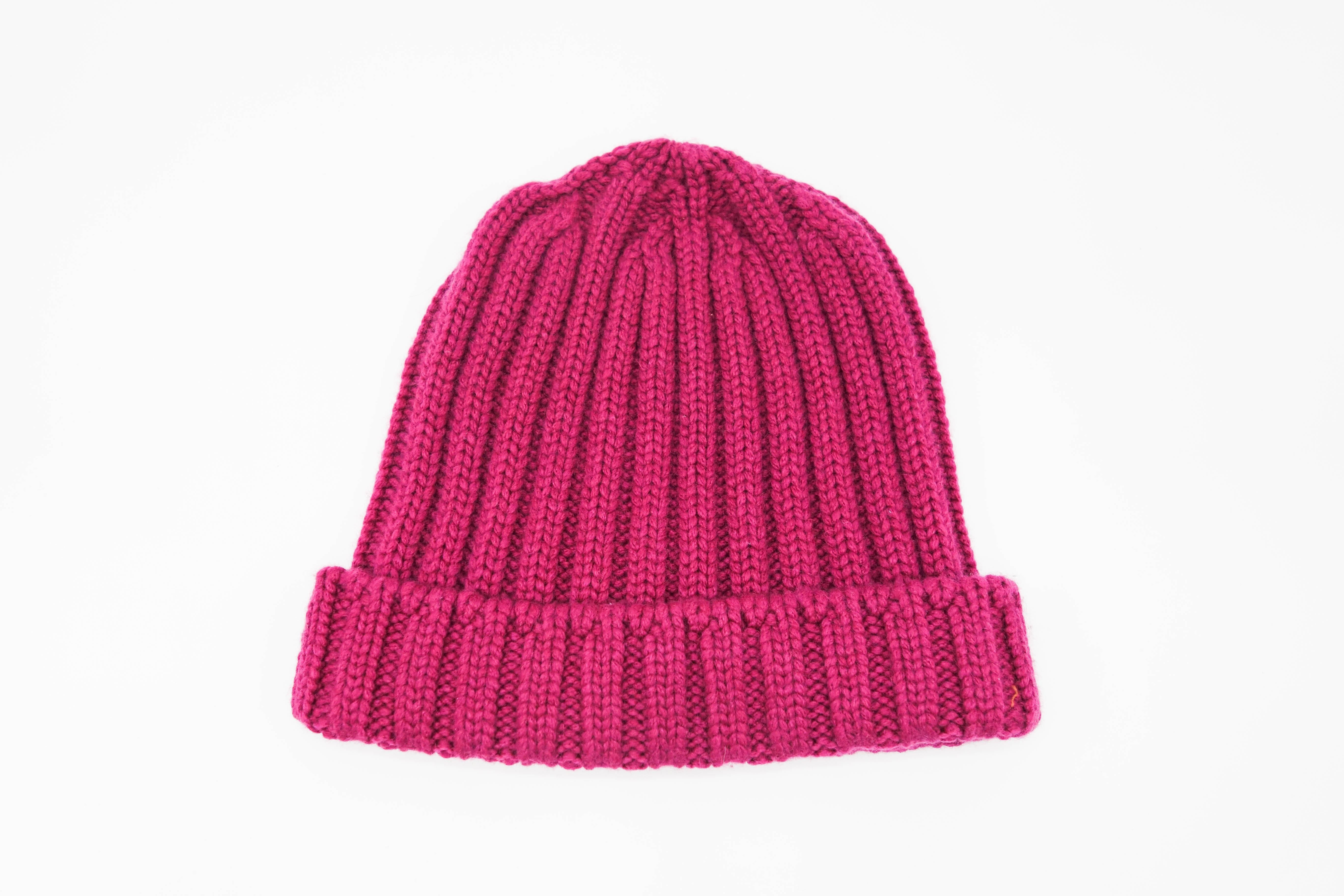 Brand new with tag Hermes rose cashmere hat/beanie. This beautifully knit 100% cashmere hat will keep you warm. The color is rose indien. Made in Italy.