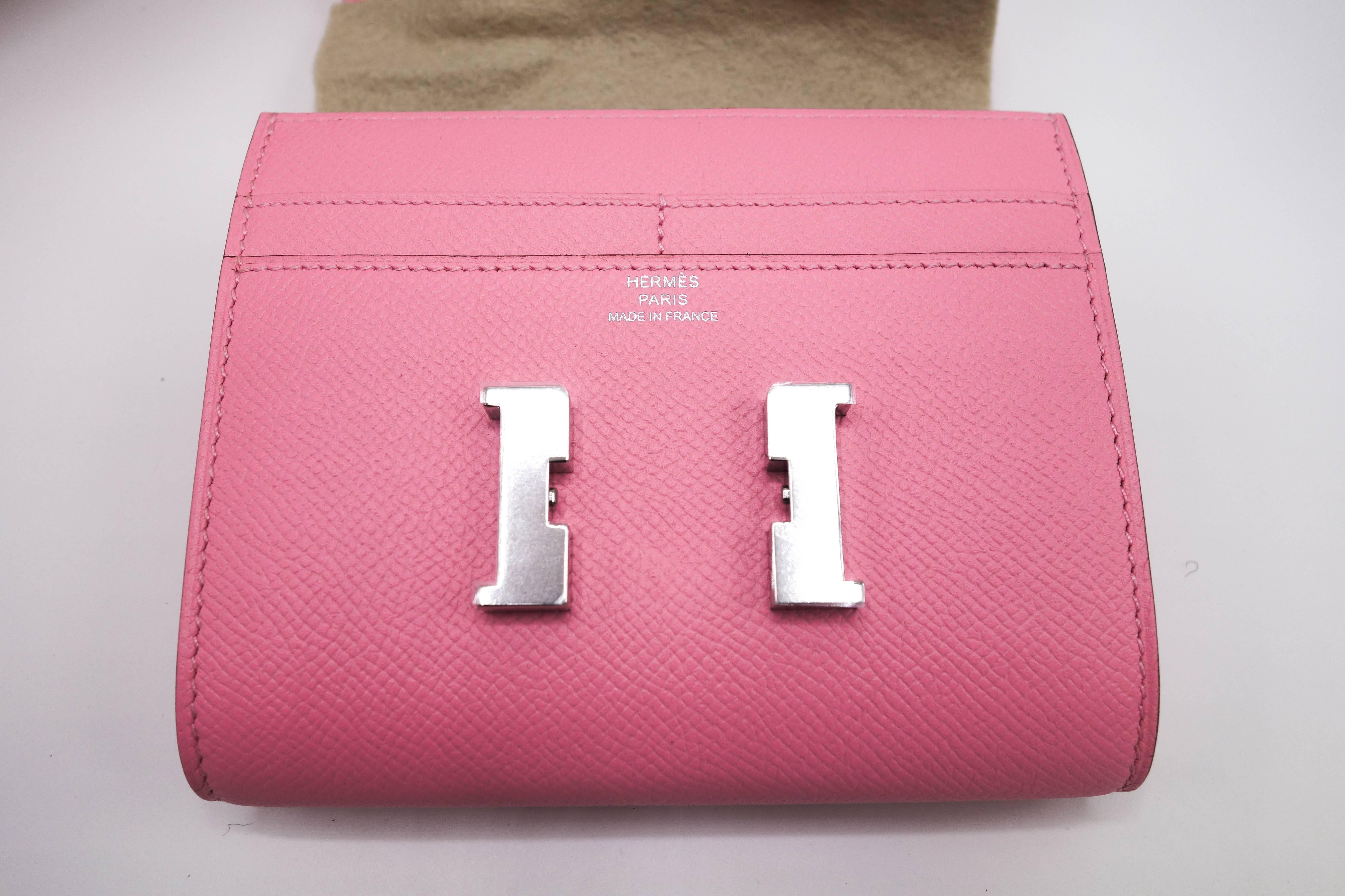 Hermès - Portefeuille compact Constance en cuir Epsom Palladium rose Confetti  en vente 3