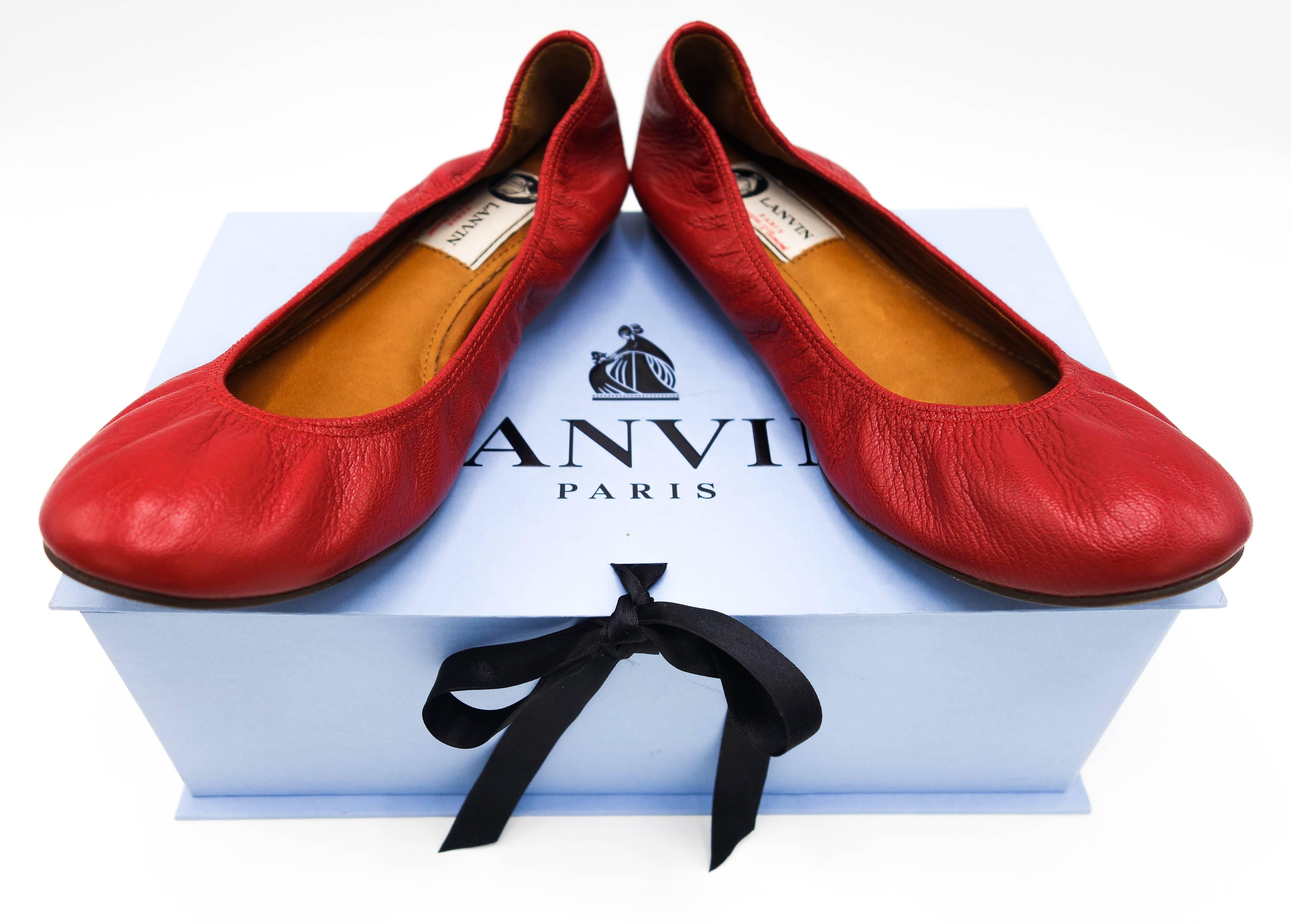 Never worn Lanvin Rouge Red Leather Goatskin Ballet Flats in size 37.5. 
This versatile pair has an elasticated trim and a concealed heel for subtle lift and support. Concealed wedge heel measures approximately 10mm/ 0.5 inches

Comes with original