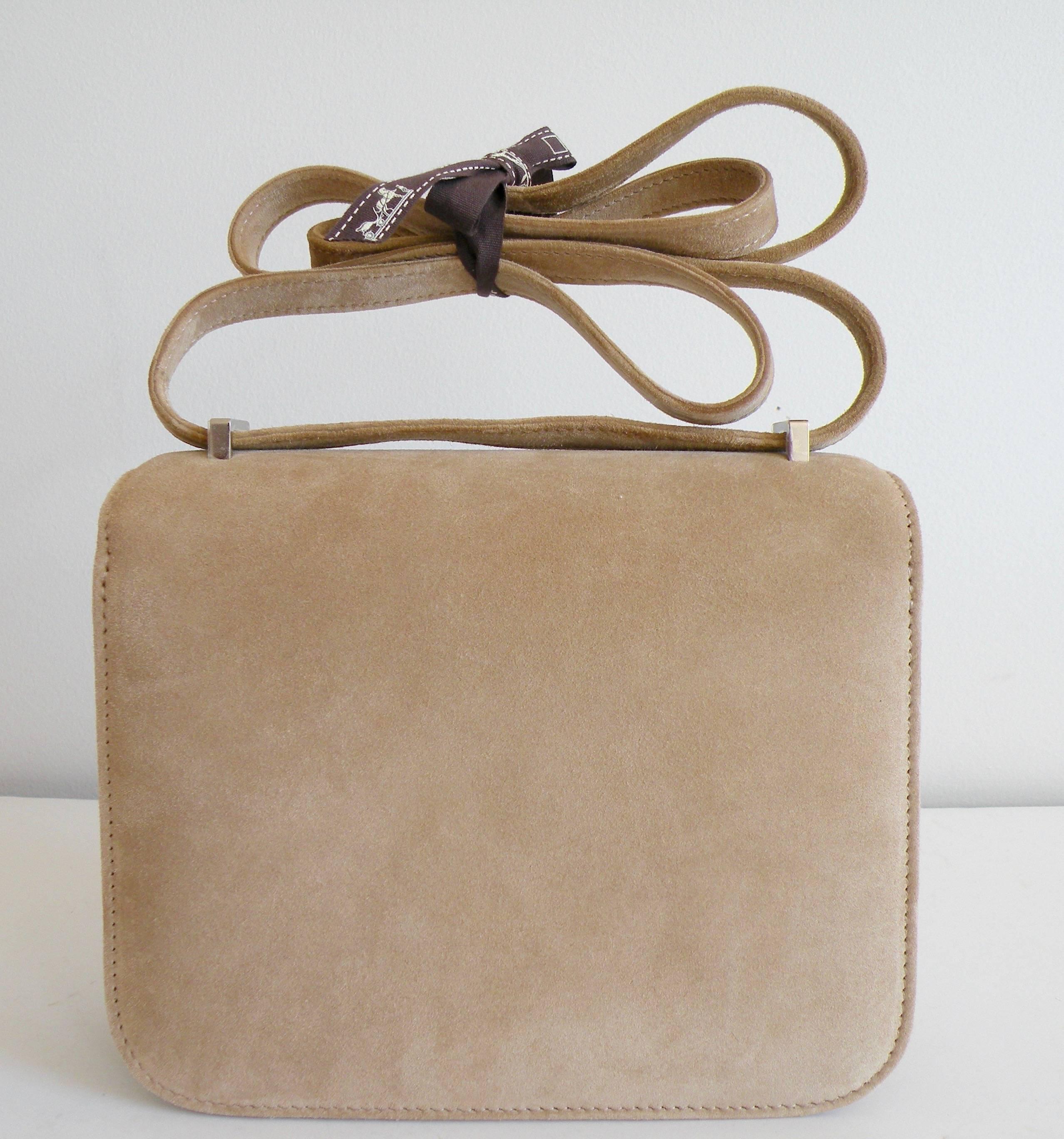 Hermès
Constance III
Bag 18cm
Done in Rare Doblis Suede 
Such an elegant bag
Color:  Biscuit
A beautiful off white/beige
Leather: Doblis Suede
Hardware: Palladium
Lined in Chevre
Impossible to find
This is one of the nices neutral colors, called
