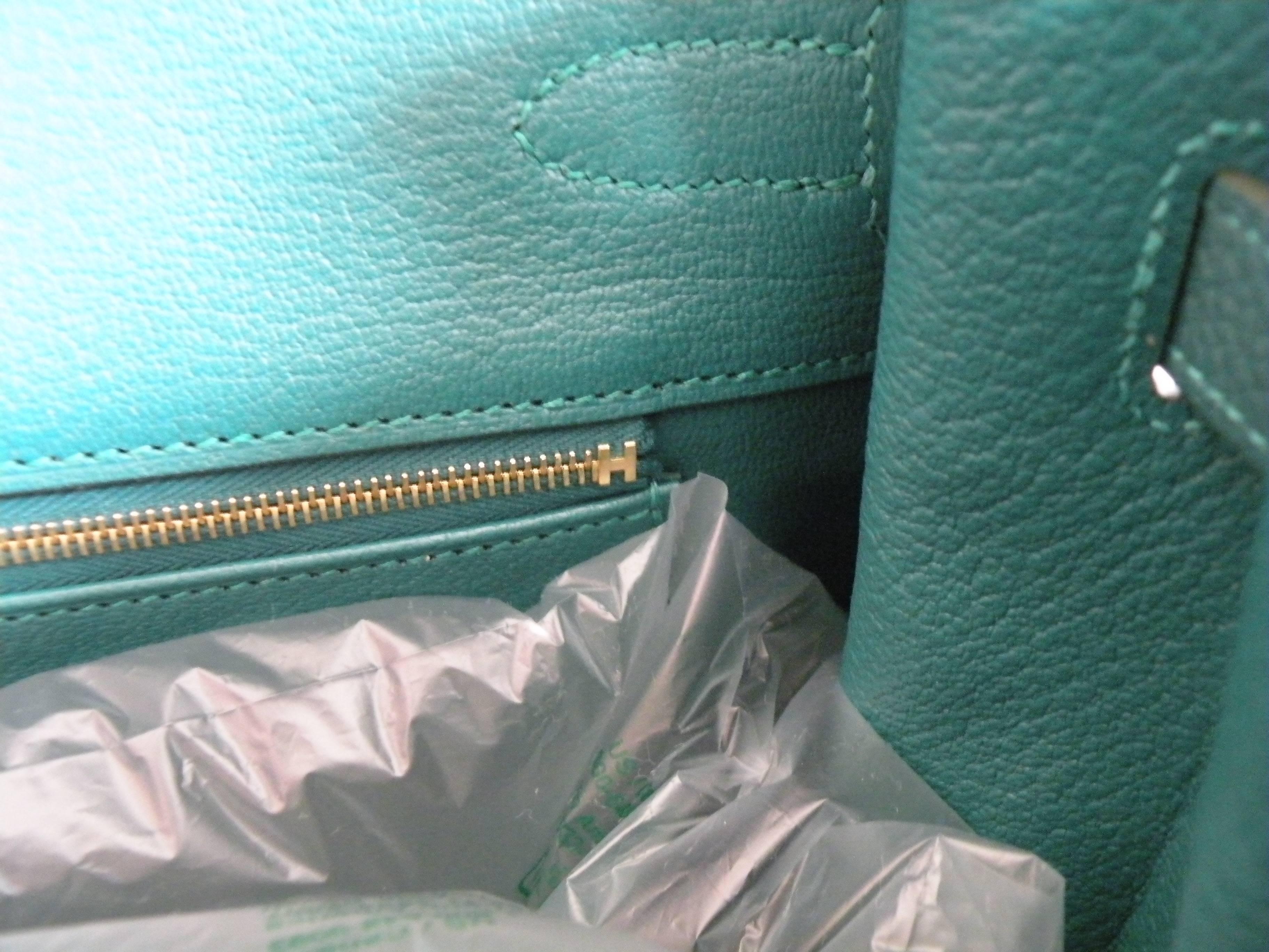 Hermes Birkin Bag 35 Malachite Emerald Green Togo Gold Hardware In New Condition In West Chester, PA
