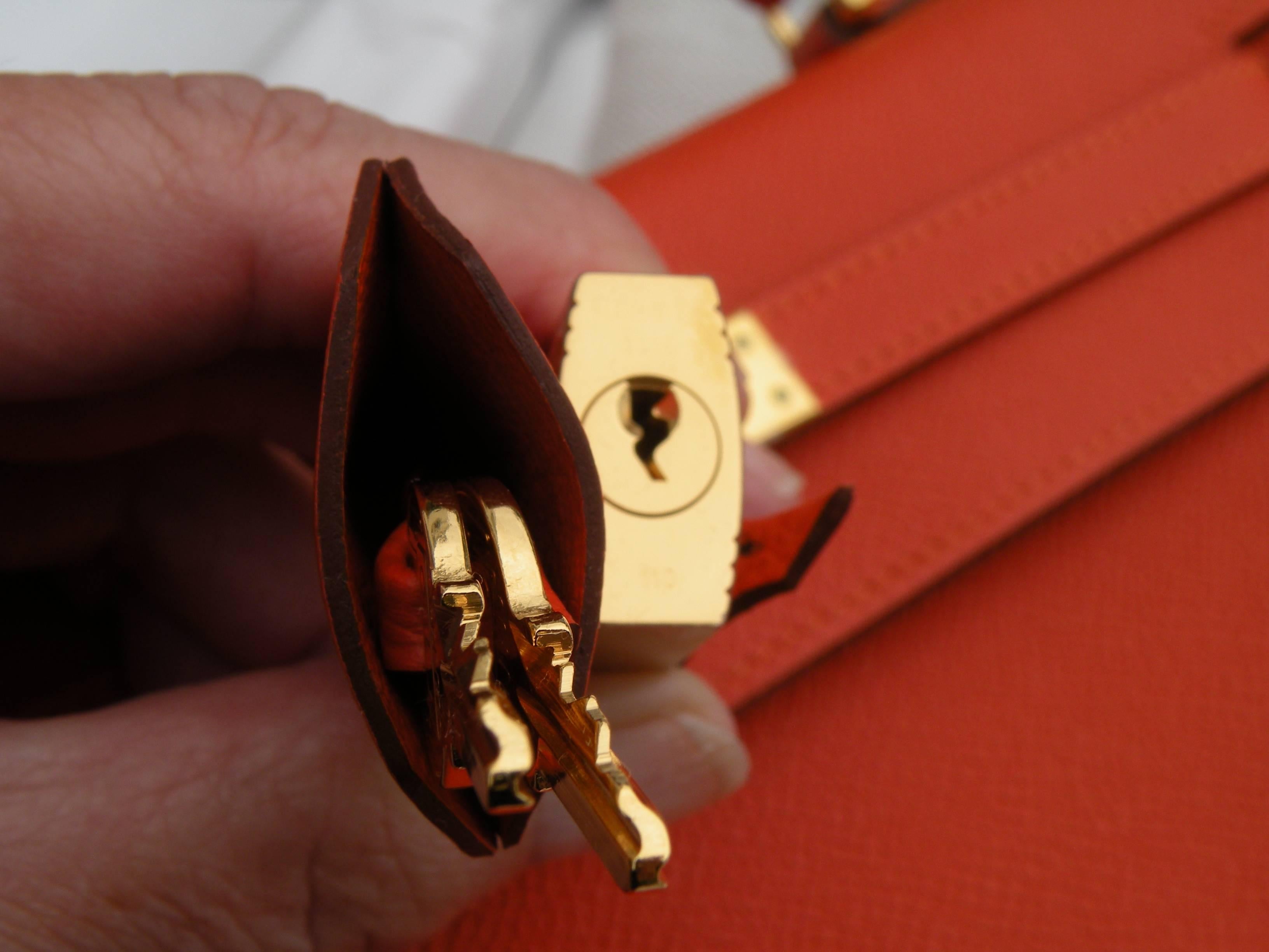 Hermes Kelly Bag 25CM  Orange Feu Sellier Gold Hardware In New Condition For Sale In West Chester, PA
