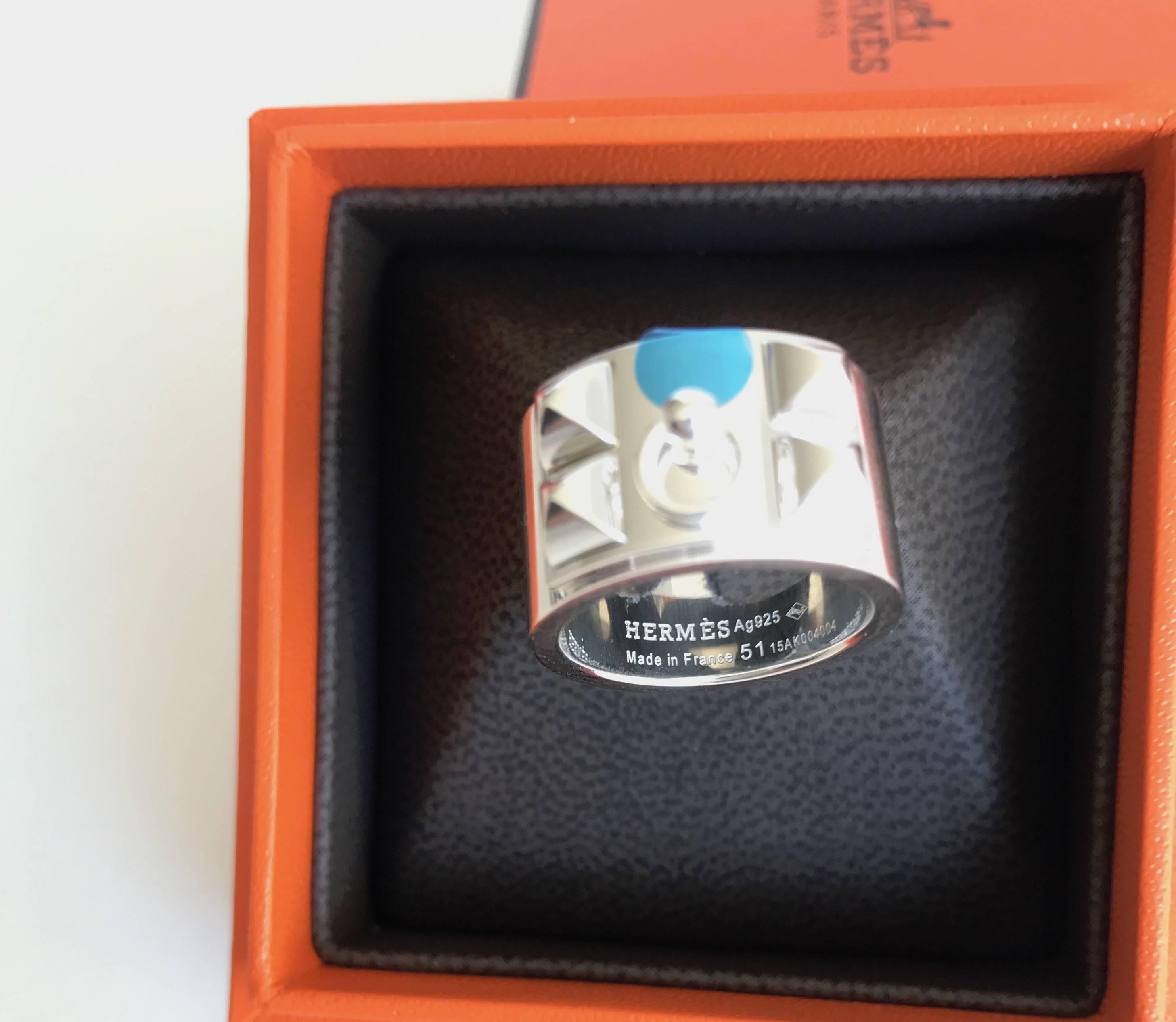 Brand new Hermes Collier de Chien Ring
Sterling Silver
Size 51
The Collier de Chien was originally designed as a collar to protect hunting dogs. Decidedly too beautiful to be reserved solely for our animal friends, the Collier de Chien eventually