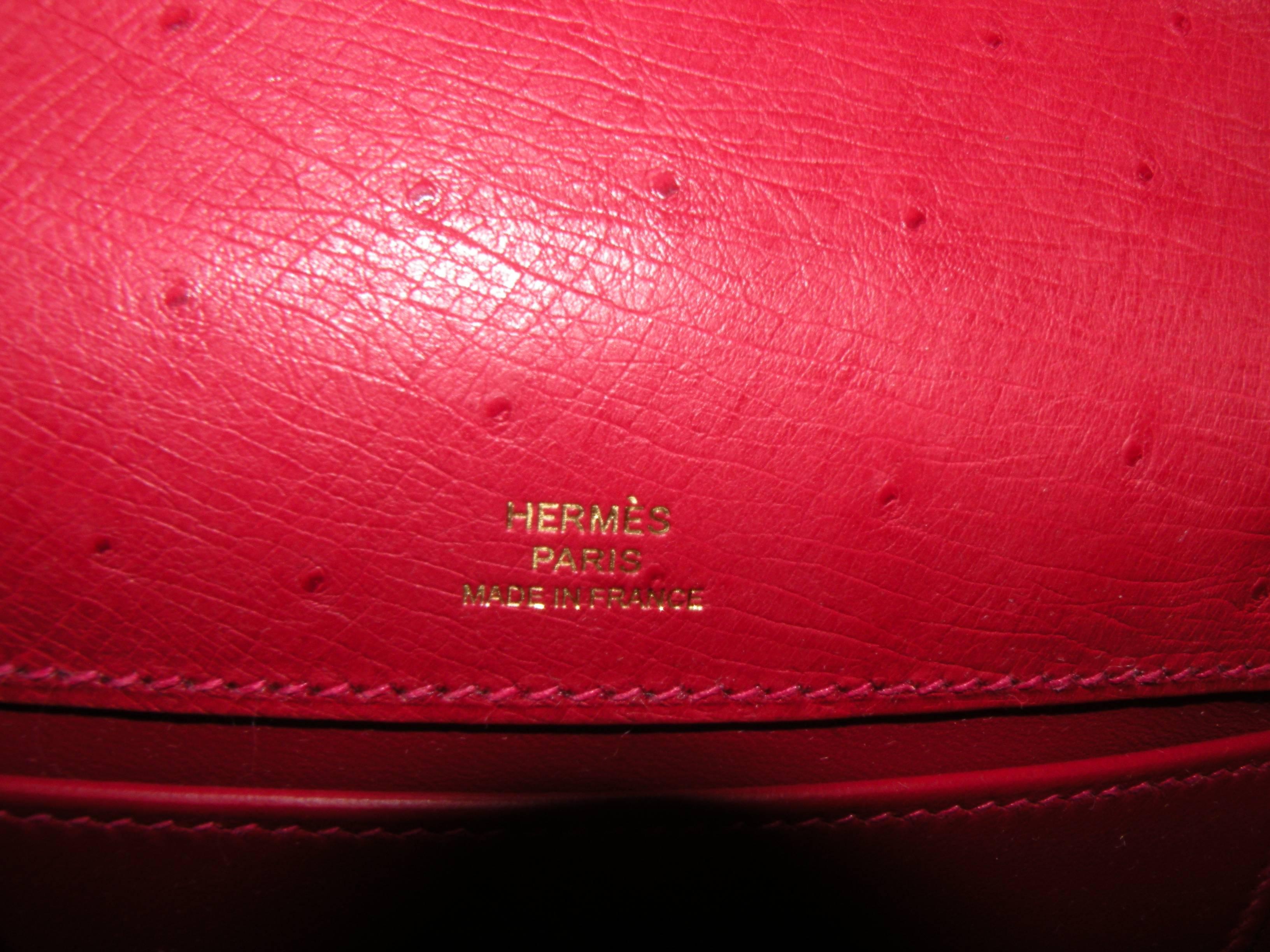 Hermes Rouge Vif Kelly Pochette Ostrich Gold Hardware For Sale 3