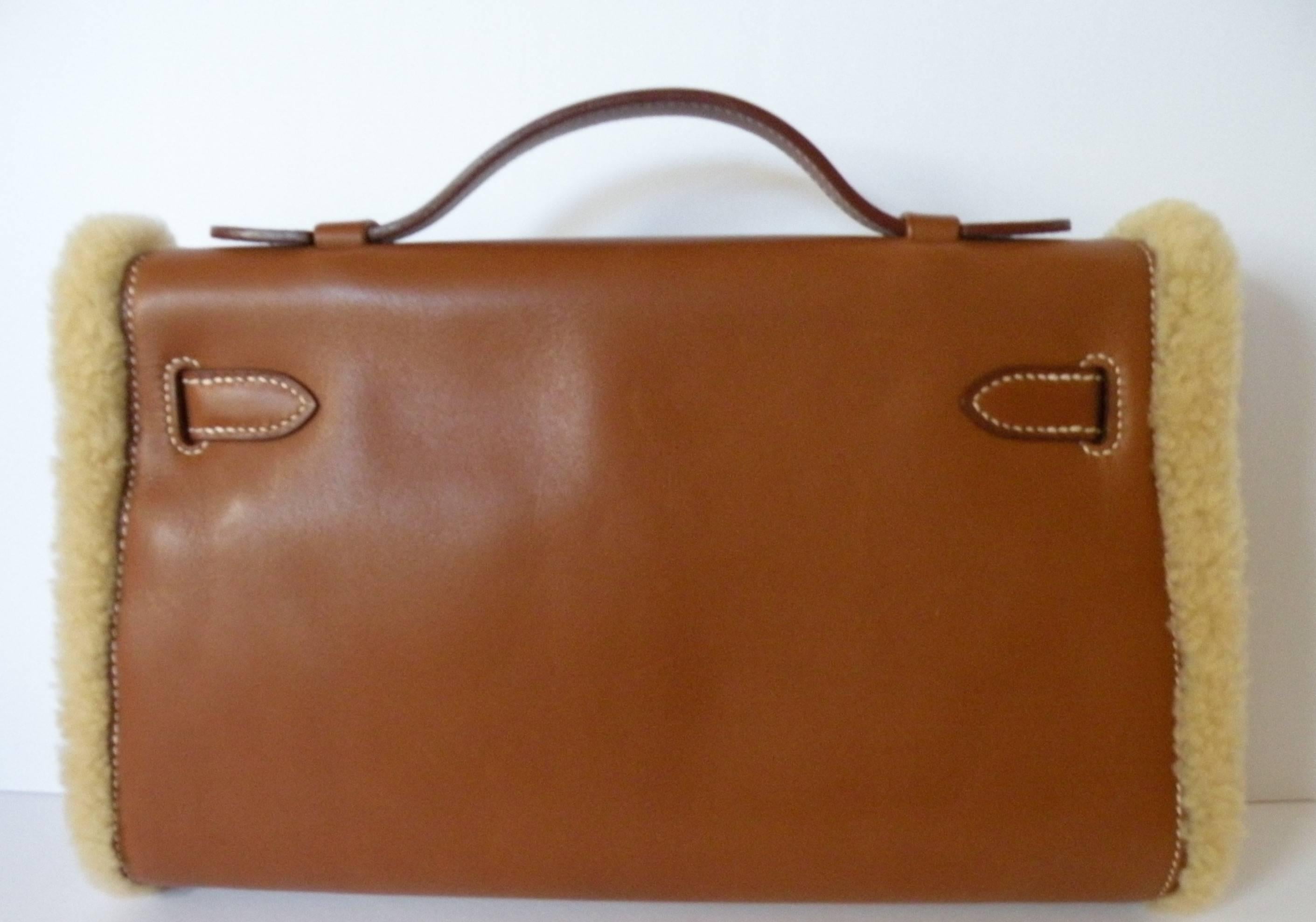 Hermes Teddy Plush Kelly Pochette Muff In Excellent Condition For Sale In West Chester, PA