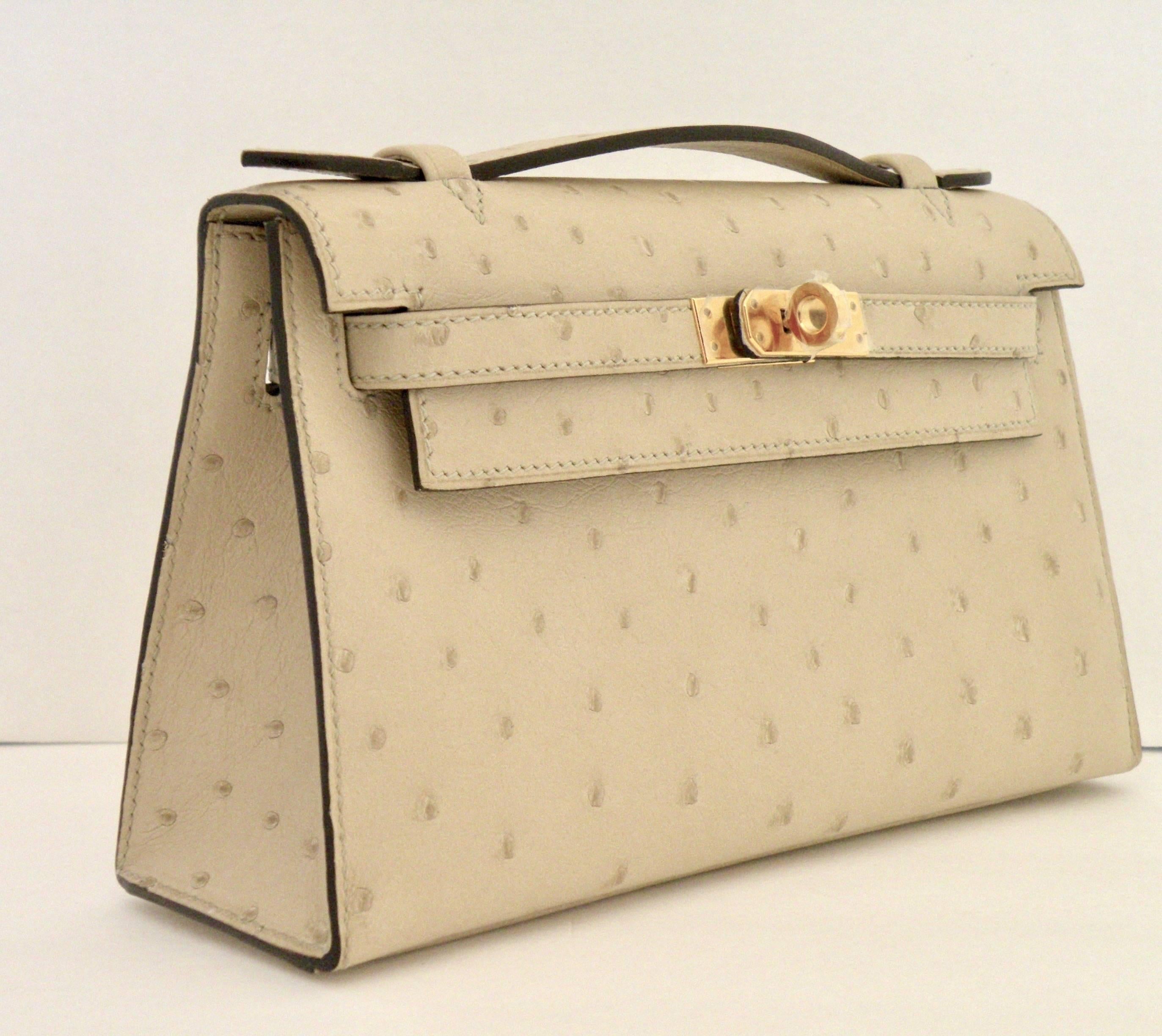 Hermes Kelly Pochette Parchemin Ostrich Gold Hardware In New Condition For Sale In West Chester, PA