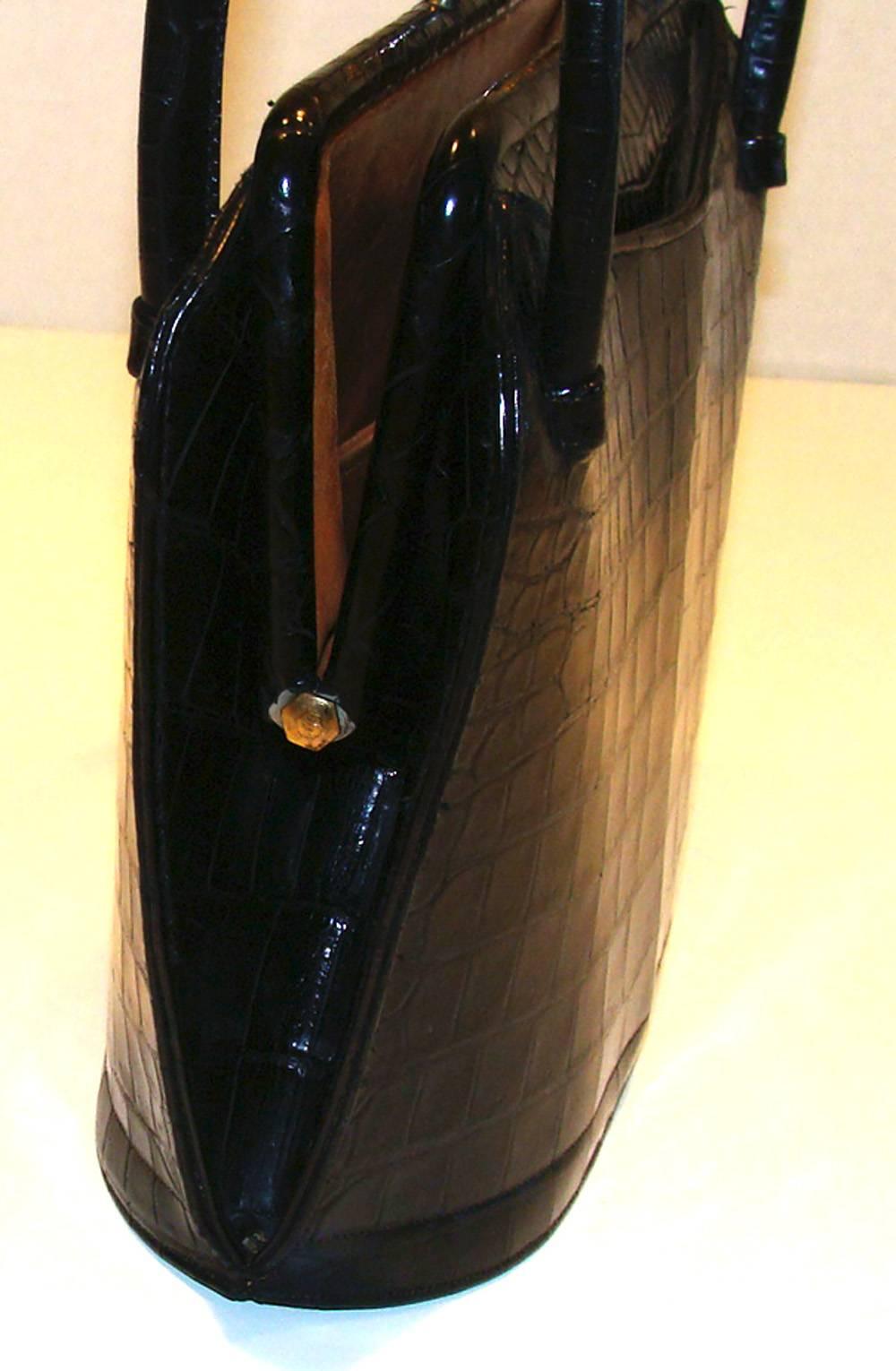 Nettie Rosenstein Sculptural Black Alligator Handbag Gutsy Clasp  For Sale 1