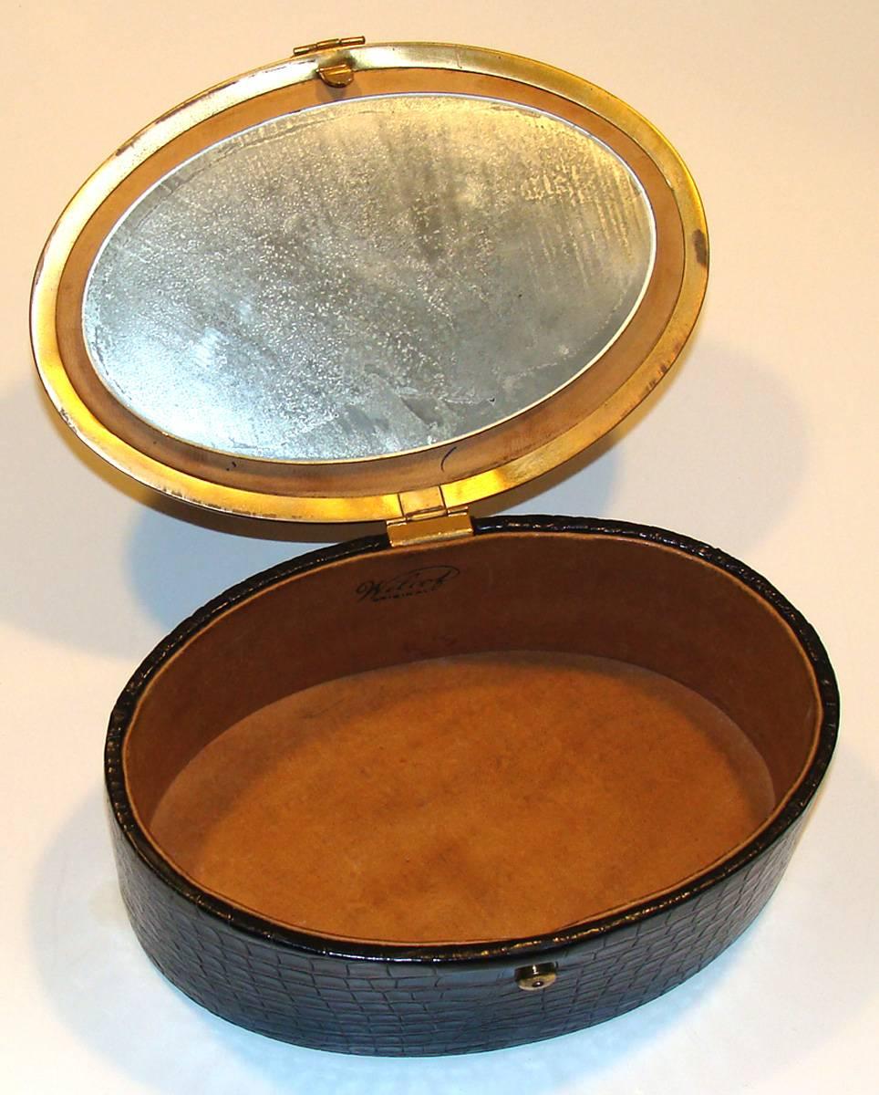 Rare Alligator Oval Box Purse with Mirror In Good Condition In Lambertville, NJ